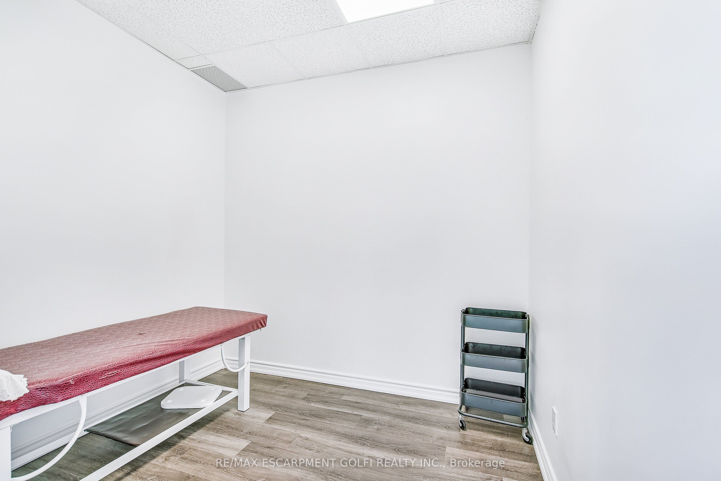 1040 Garner Road W 207 Property Photo 19