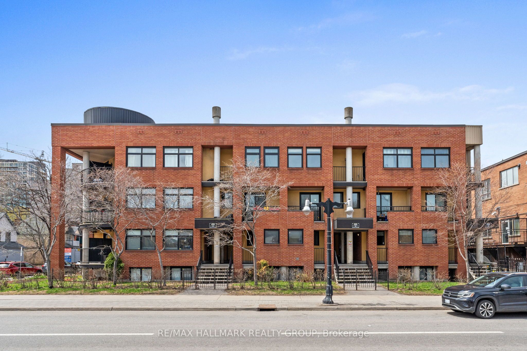270 King Edward Avenue Property Photo 1