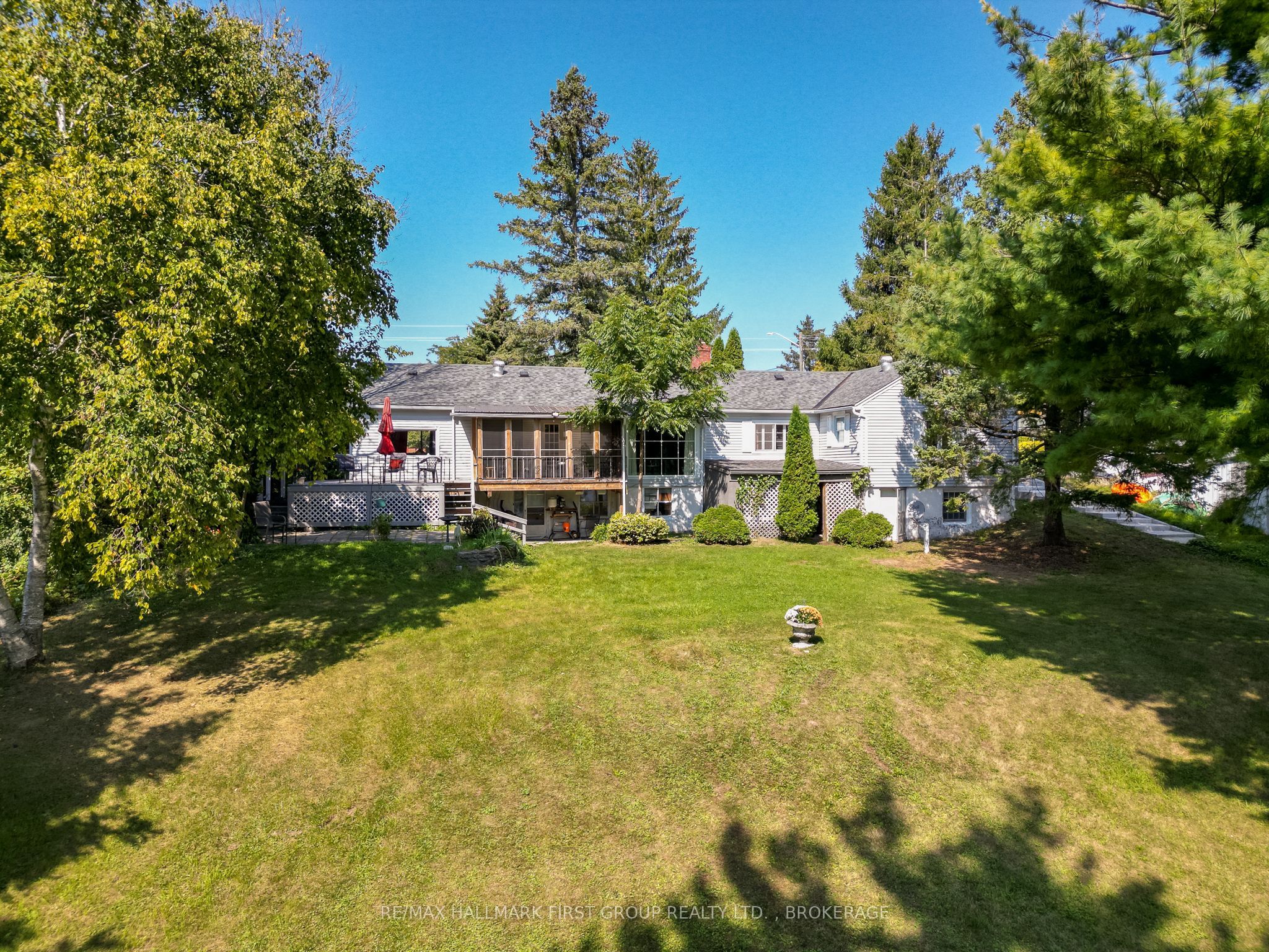 366 Dundas Street W Property Photo 1