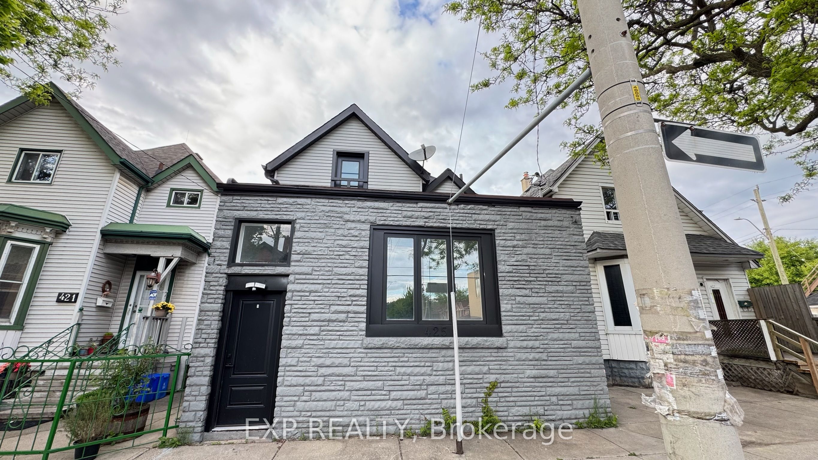#1 - 425 Cannon Street Property Photo 2