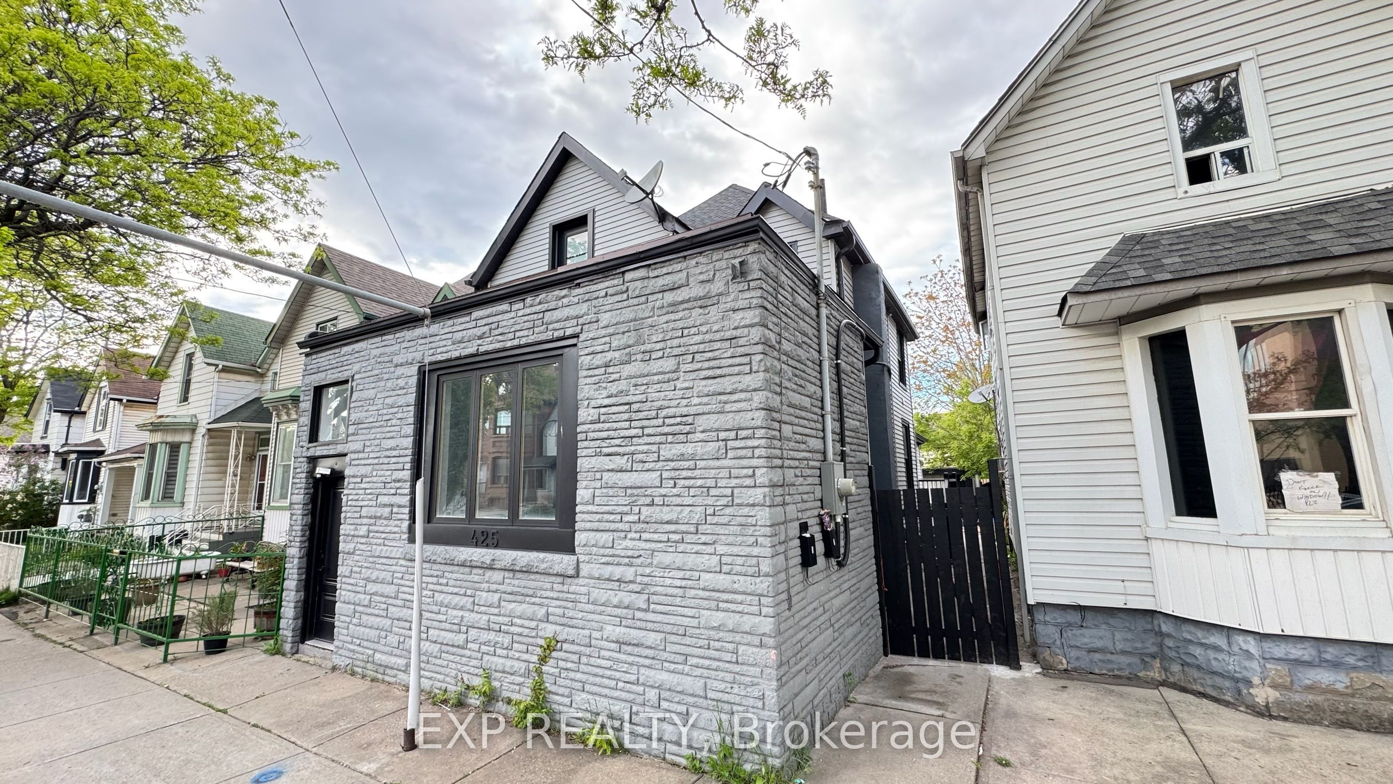 #1 - 425 Cannon Street Property Photo 3