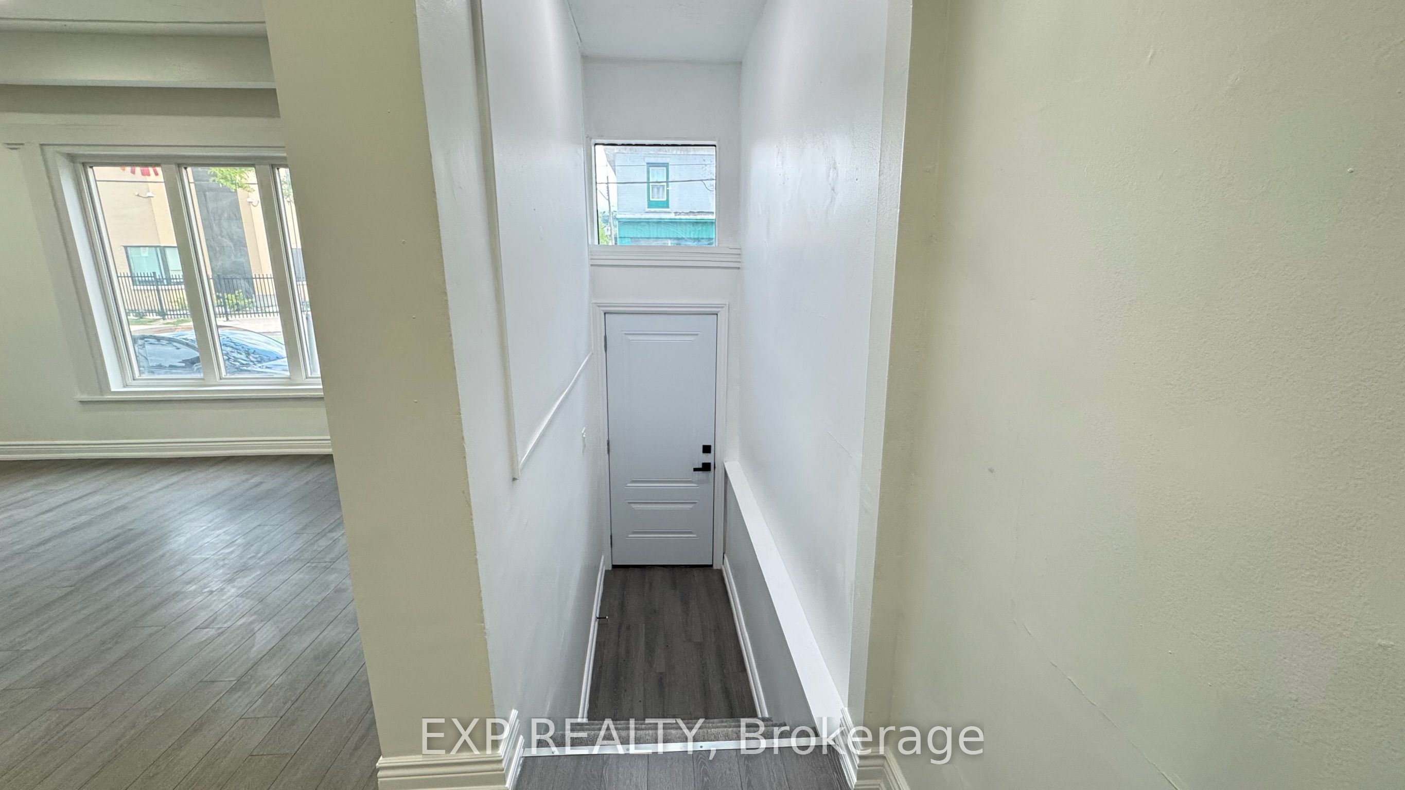 #1 - 425 Cannon Street Property Photo 5