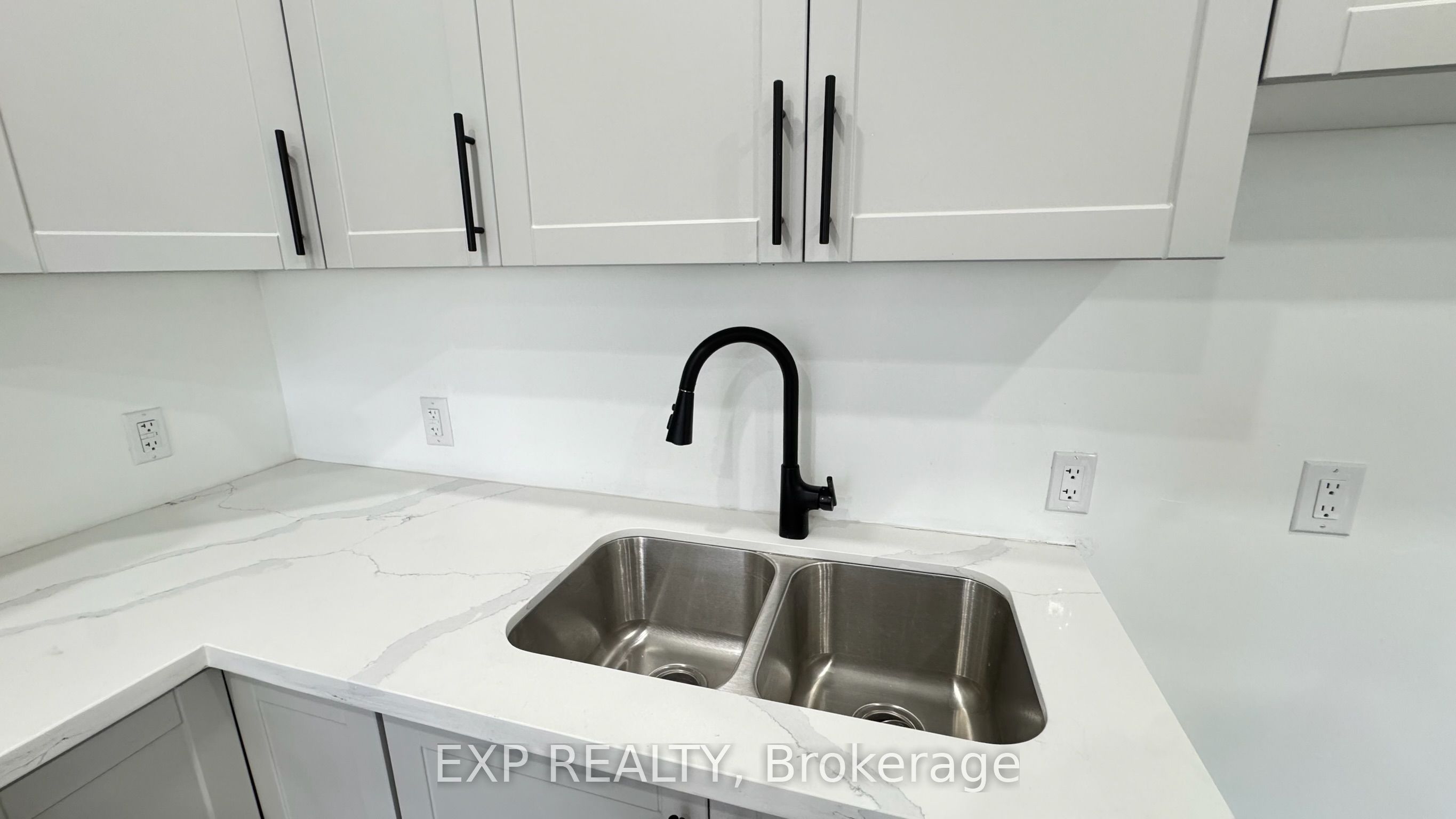 #1 - 425 Cannon Street Property Photo 16