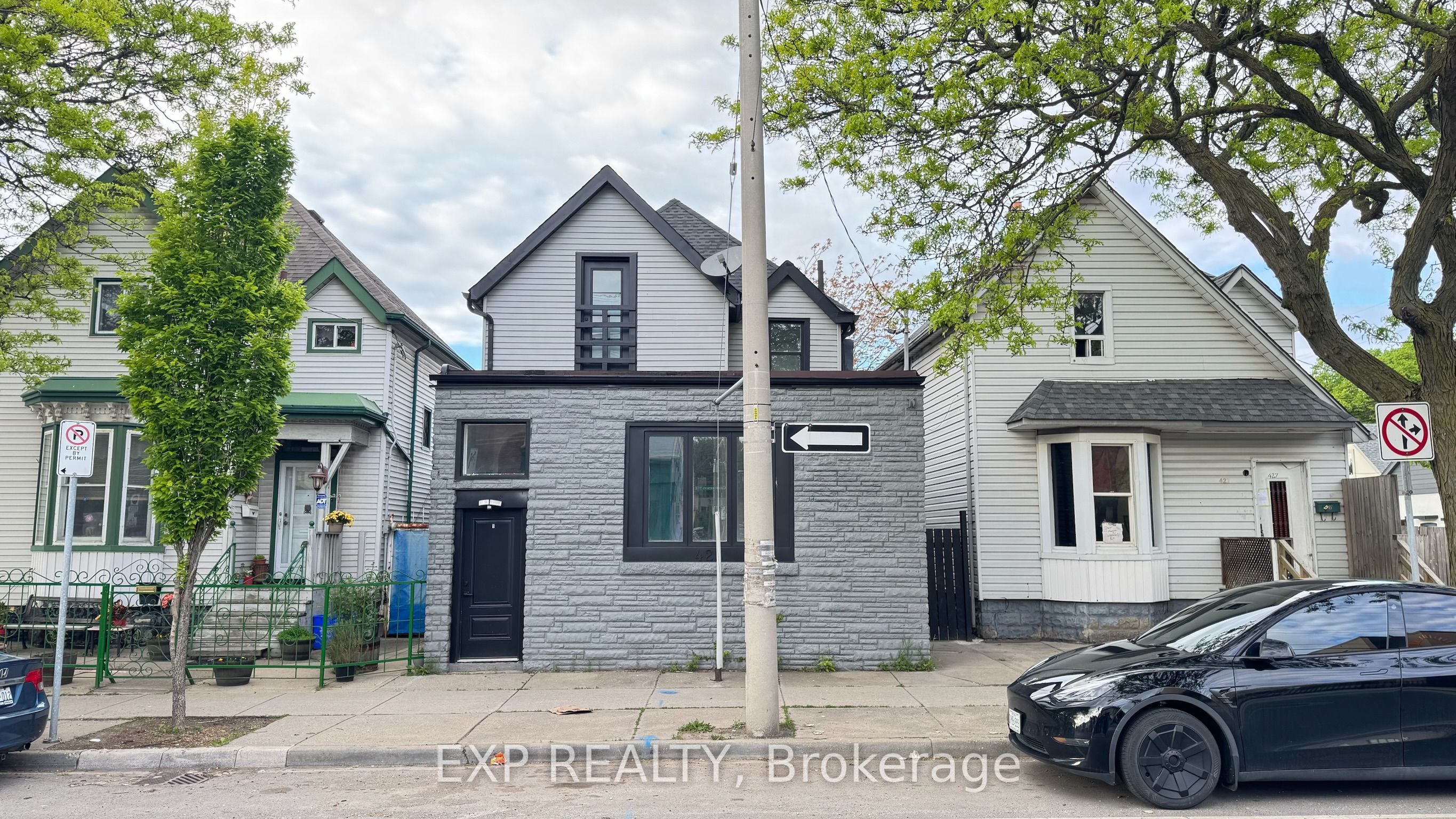 #2 - 425 Cannon Street Property Photo 1