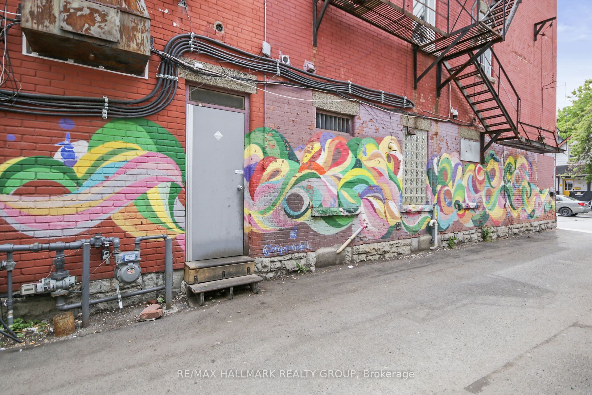 641 Somerset Street W Property Photo 3