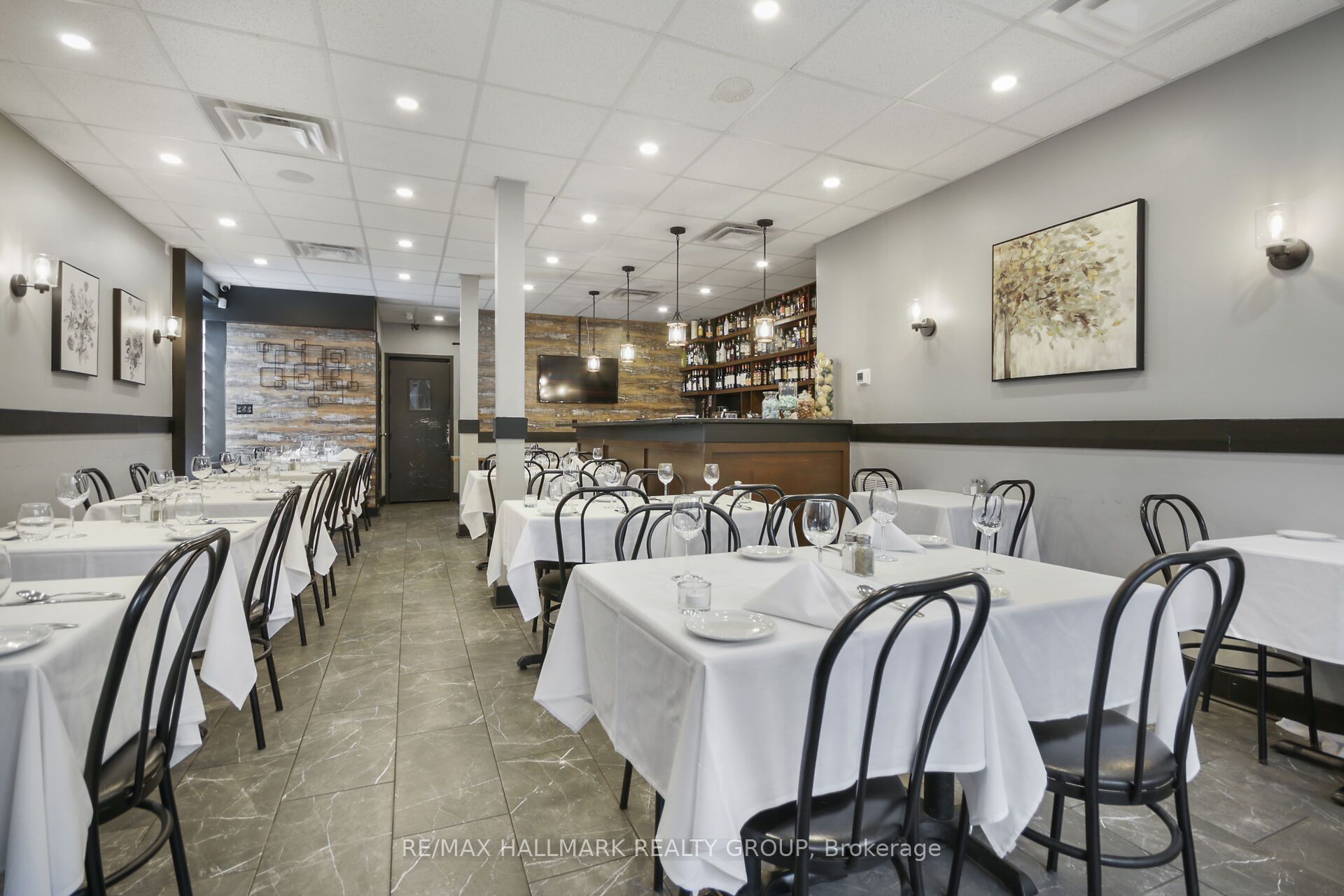 641 Somerset Street W Property Photo 7