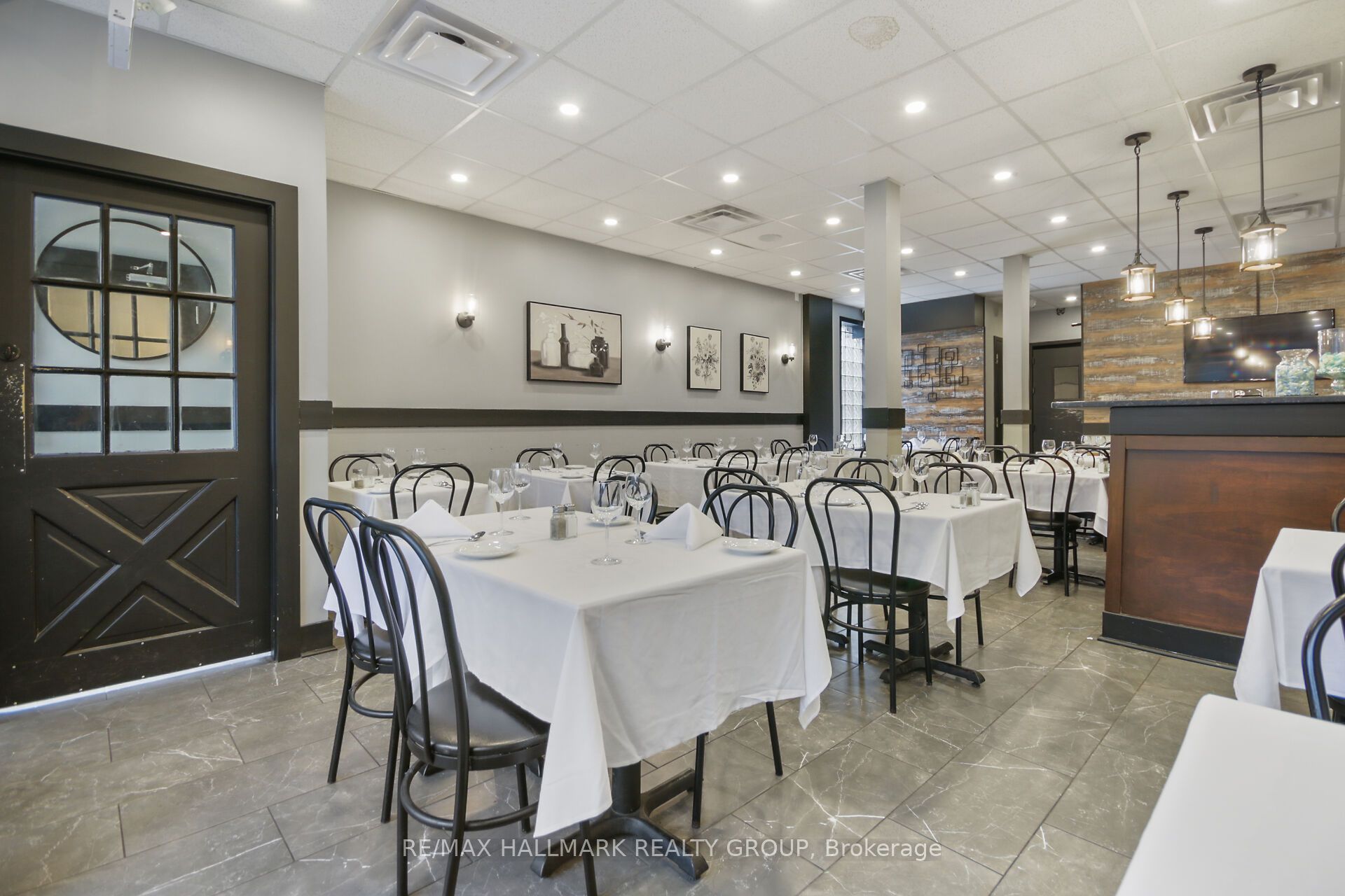 641 Somerset Street W Property Photo 8