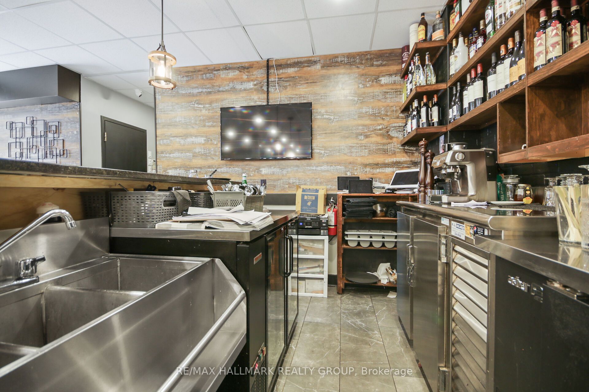 641 Somerset Street W Property Photo 22