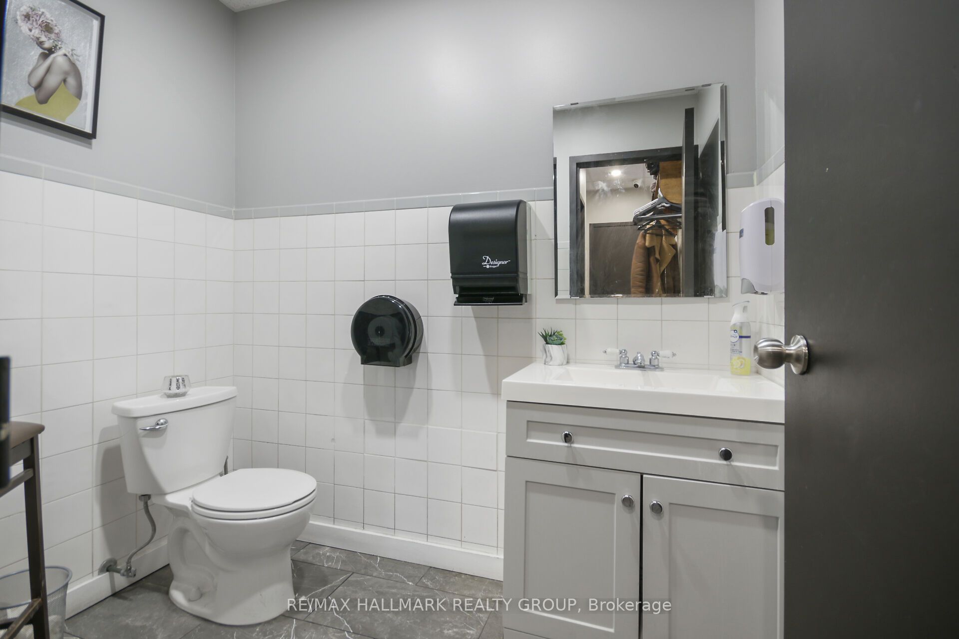 641 Somerset Street W Property Photo 28