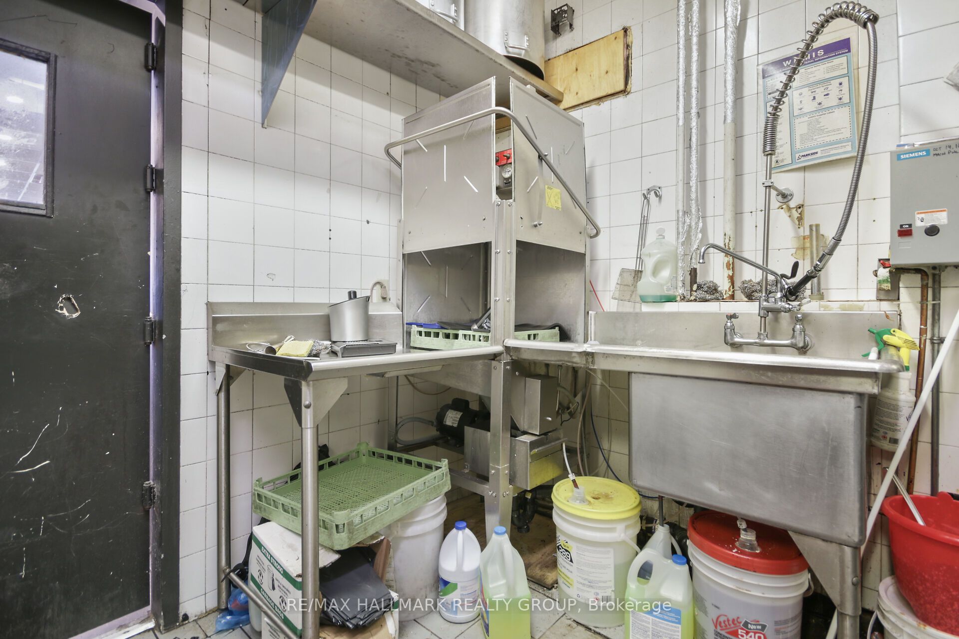 641 Somerset Street W Property Photo 32