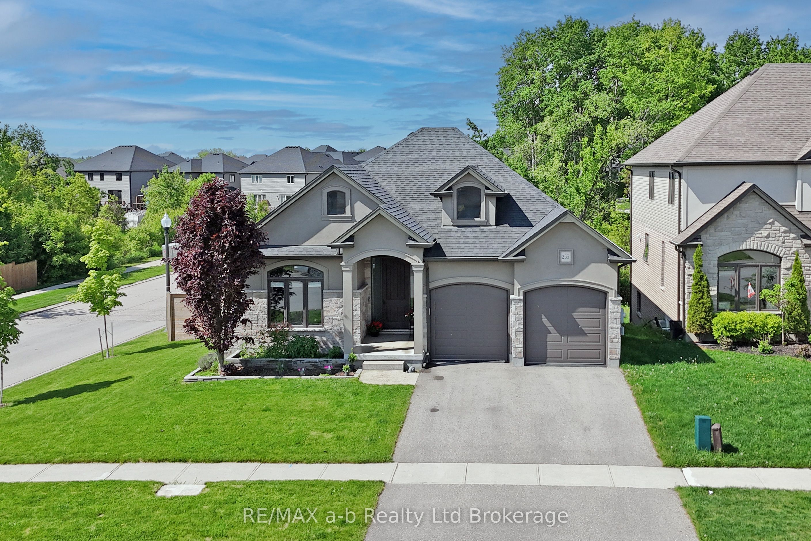 255 Wedgewood Drive Property Photo 1