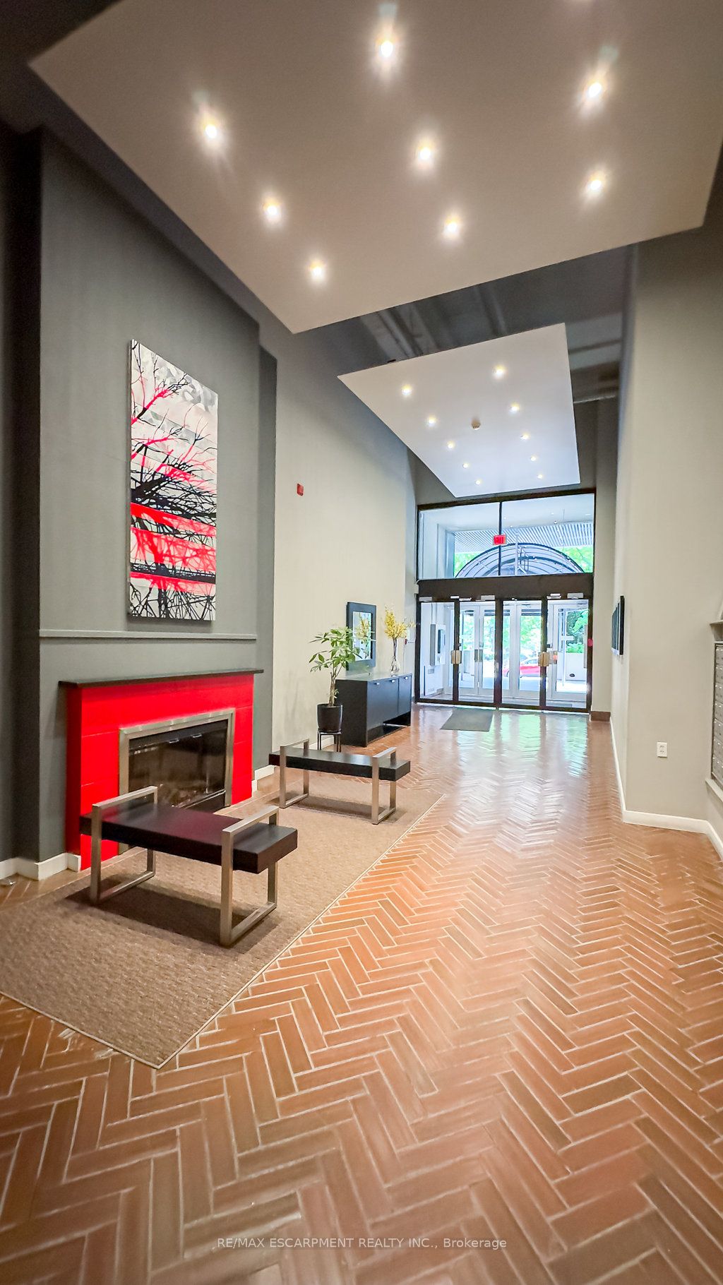 66 Bay Street S 102 Property Photo 4