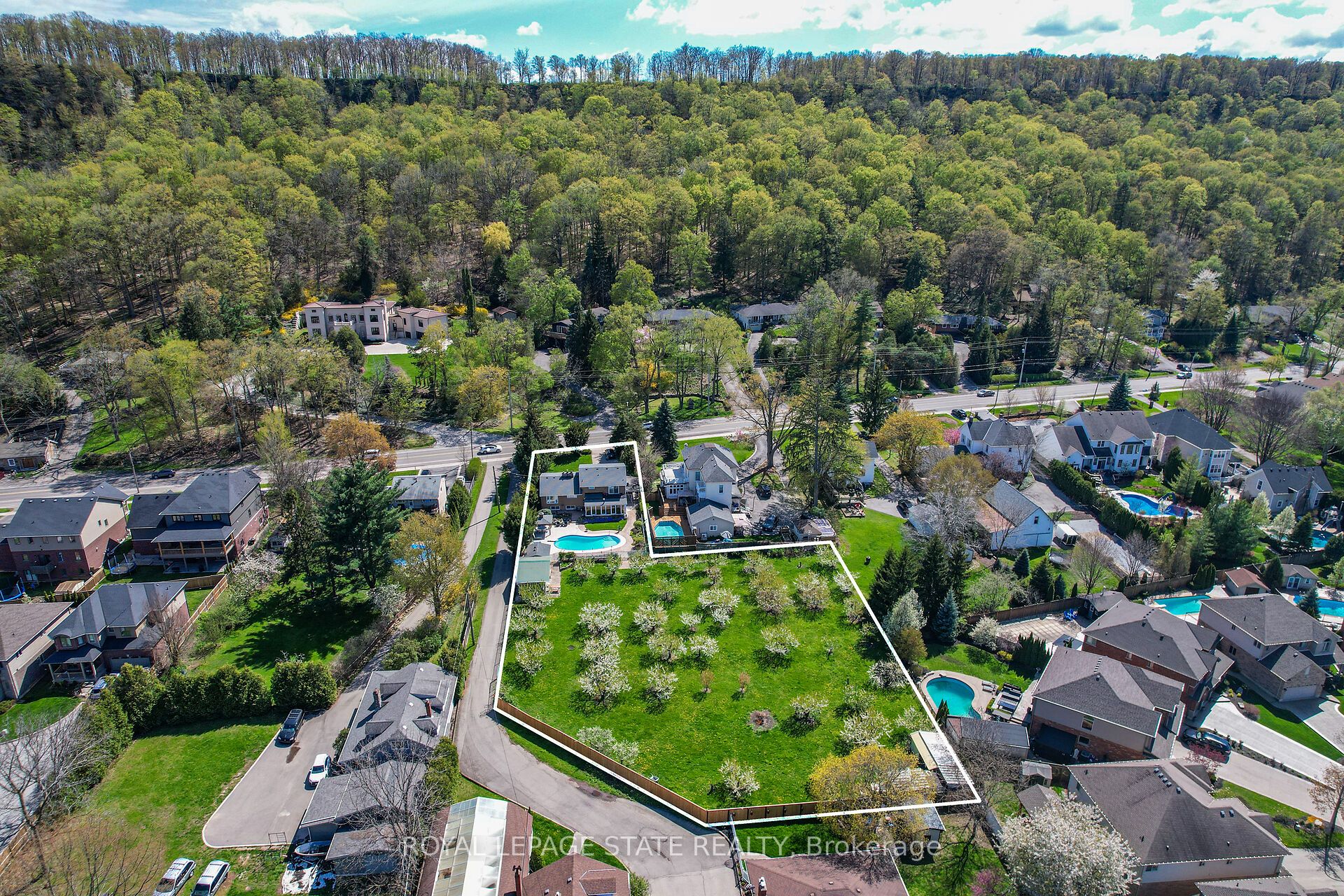 280a Main Street W Property Photo 1