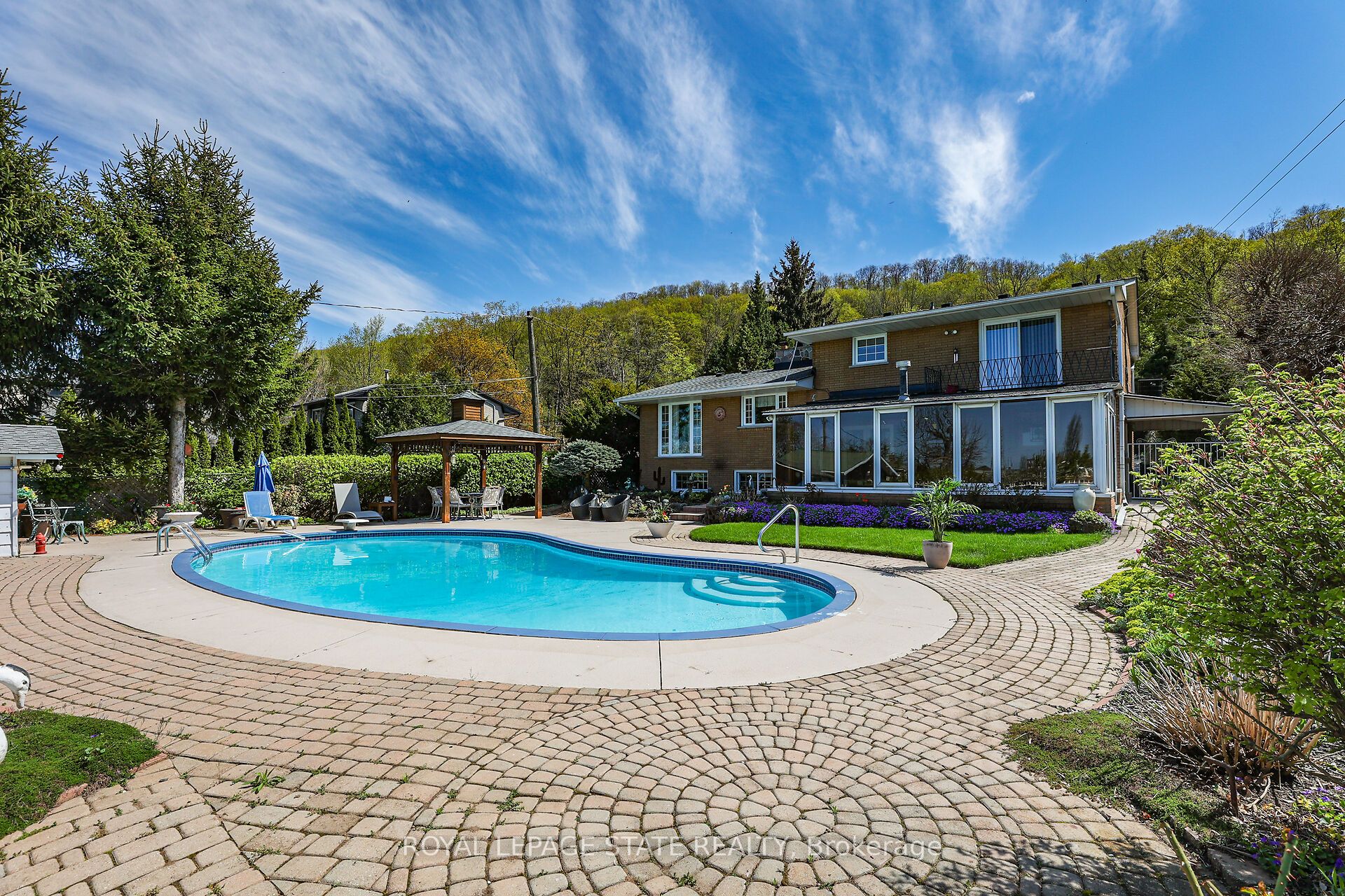 280a Main Street W Property Photo 6