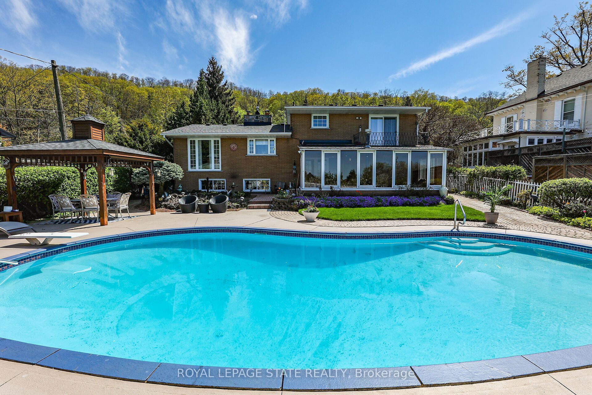 280a Main Street W Property Photo 7