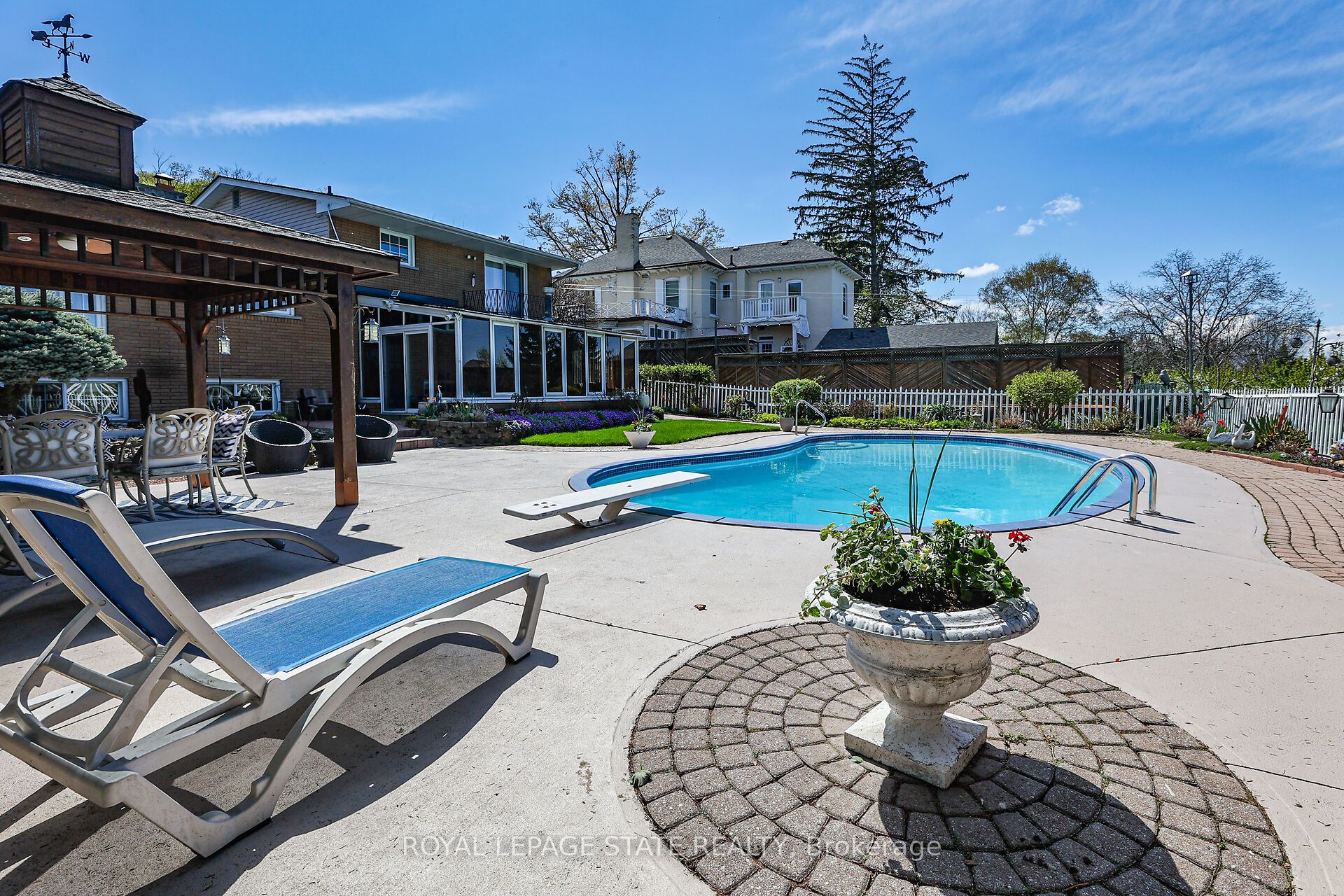 280a Main Street W Property Photo 8