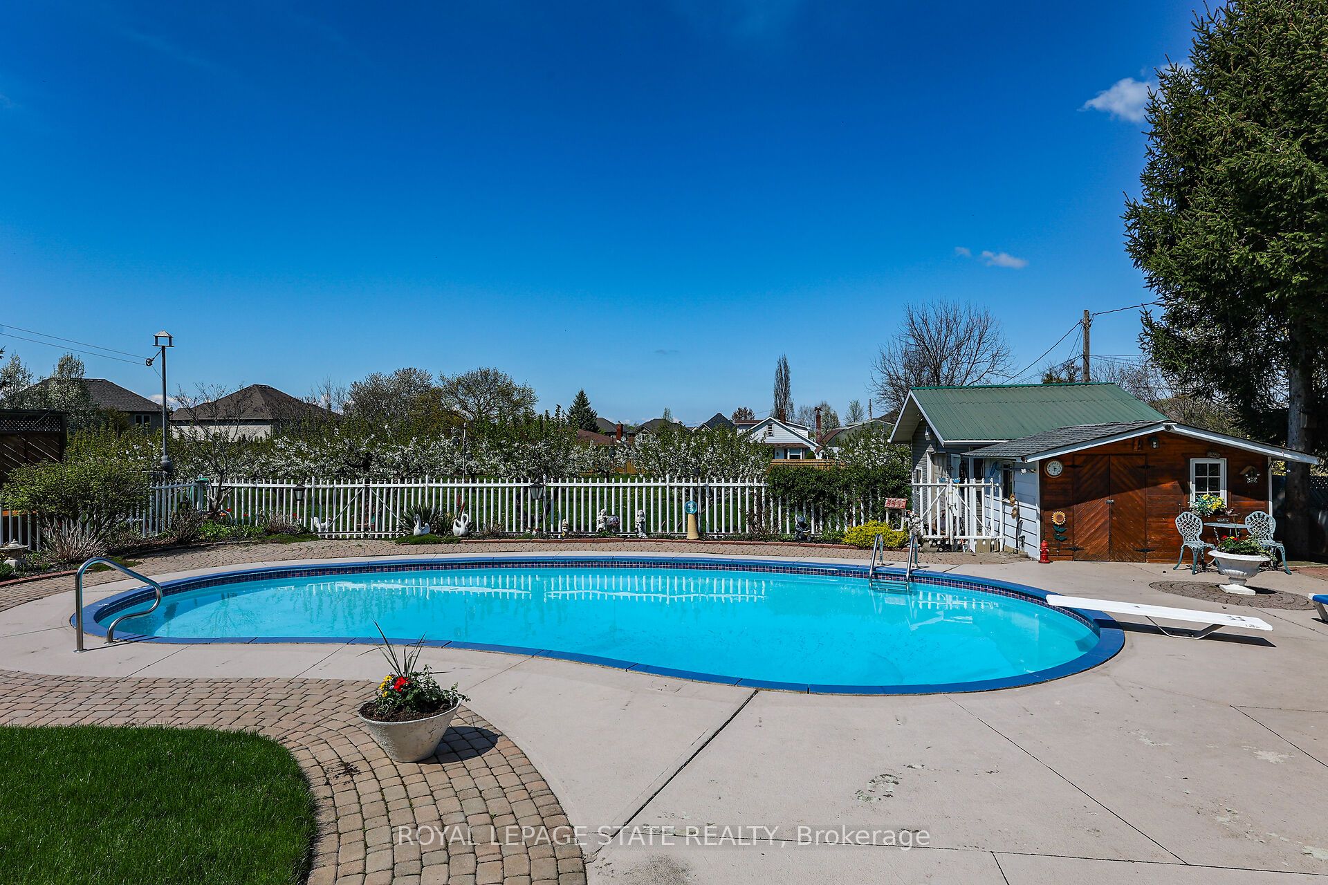 280a Main Street W Property Photo 12