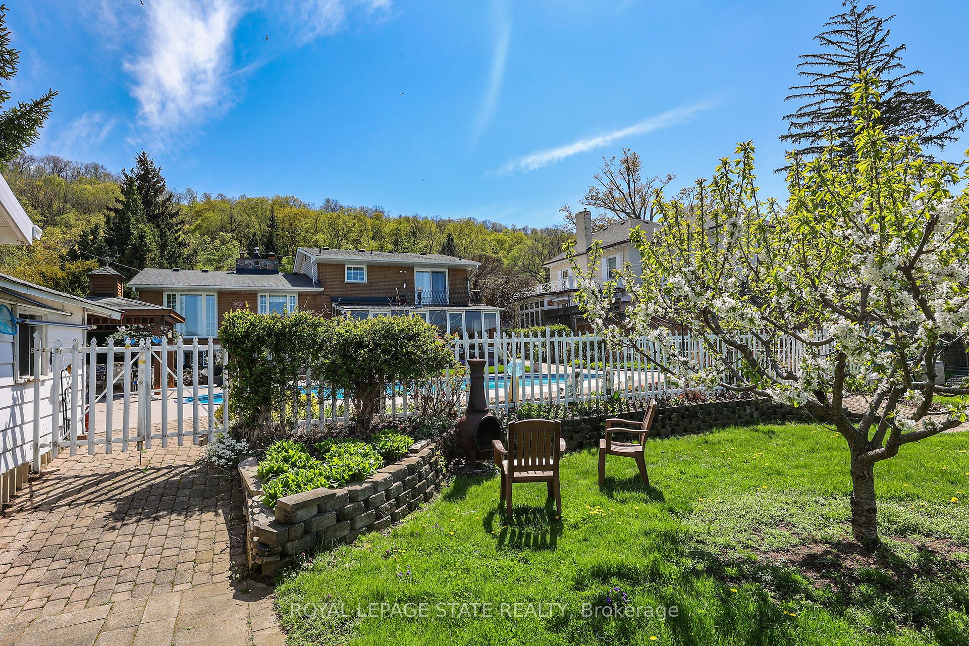 280a Main Street W Property Photo 13