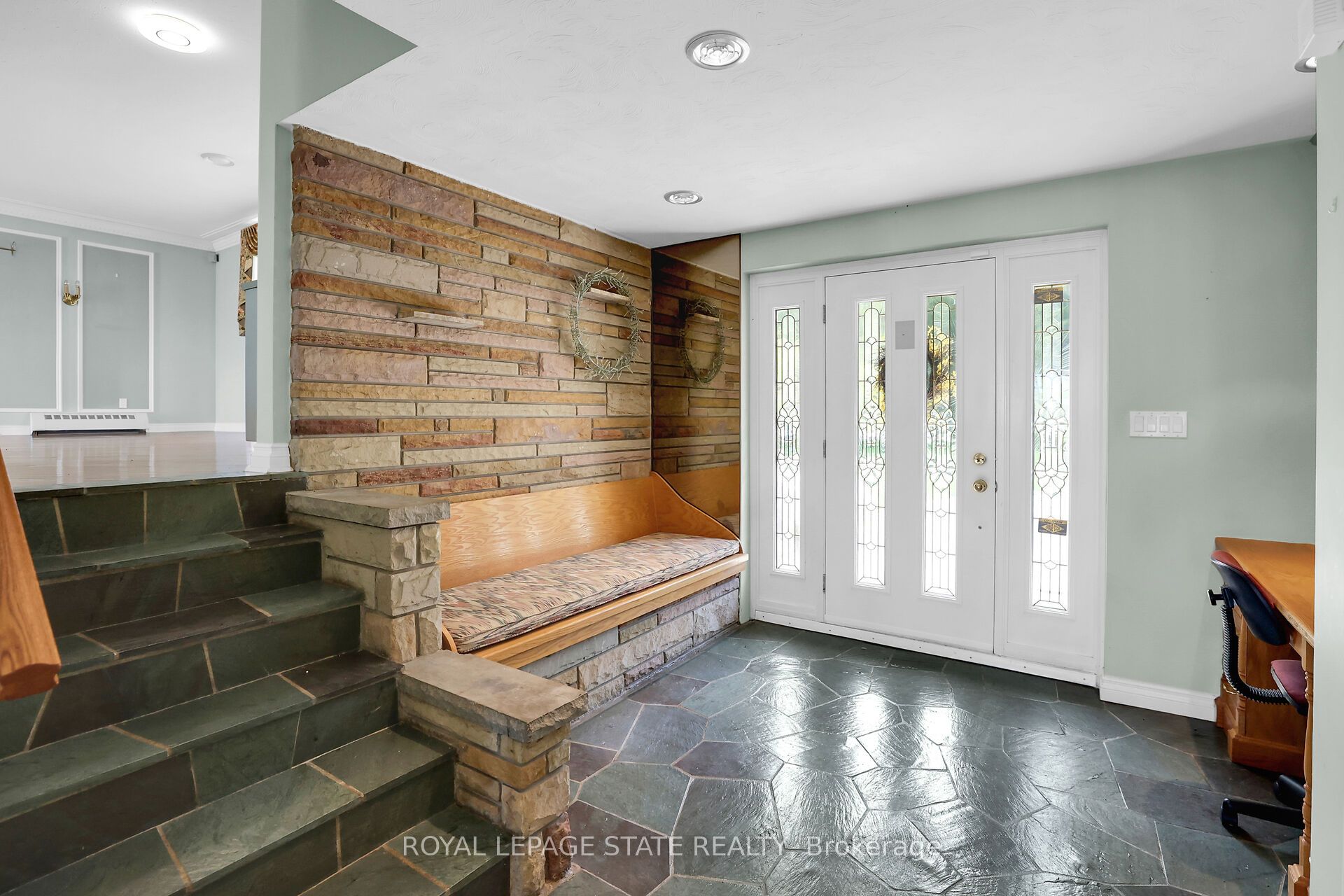 280a Main Street W Property Photo 19