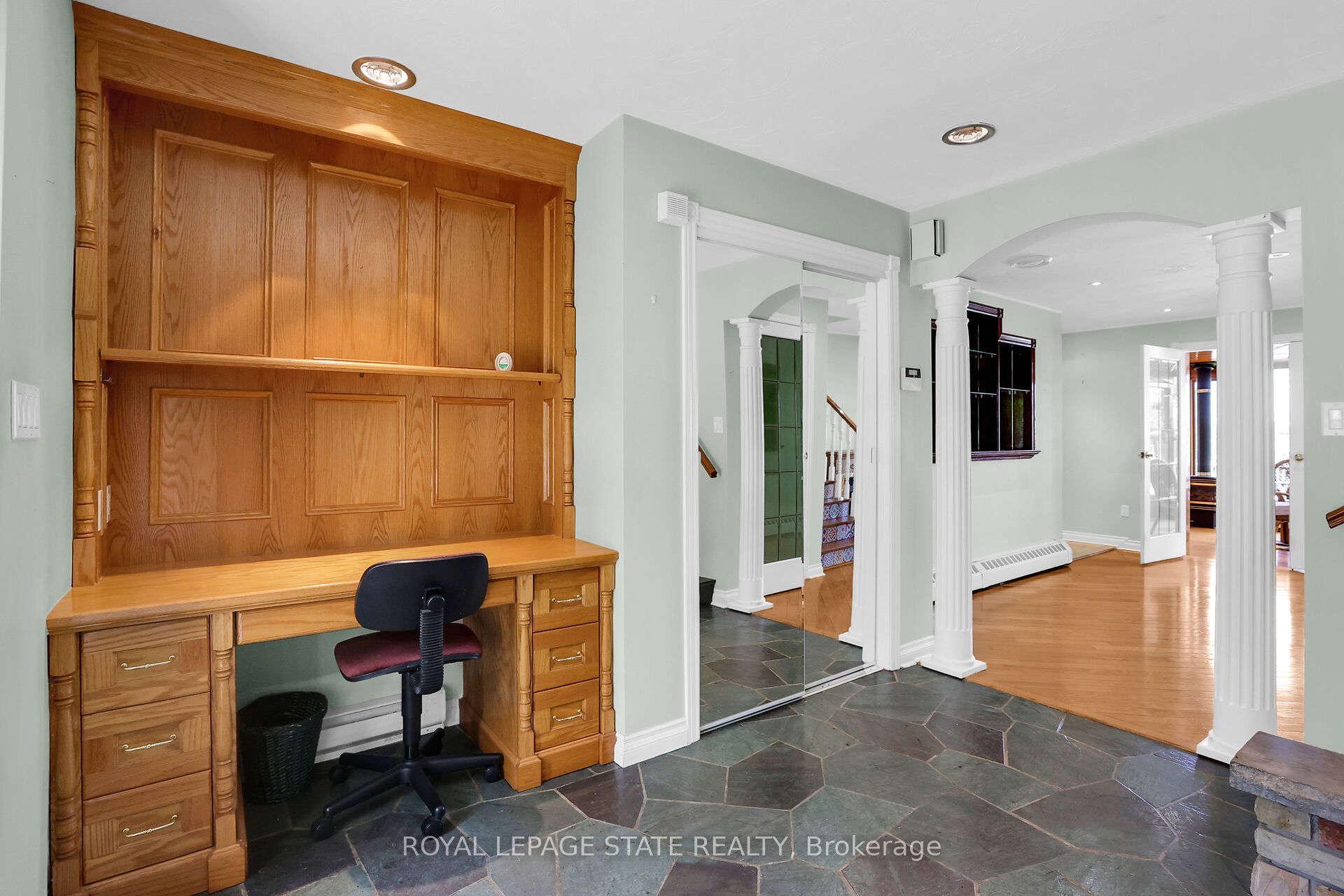 280a Main Street W Property Photo 20