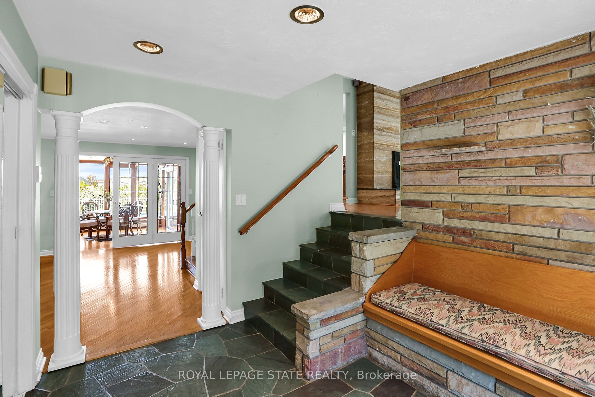 280a Main Street W Property Photo 21