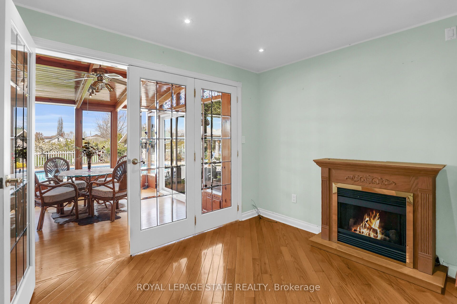 280a Main Street W Property Photo 22