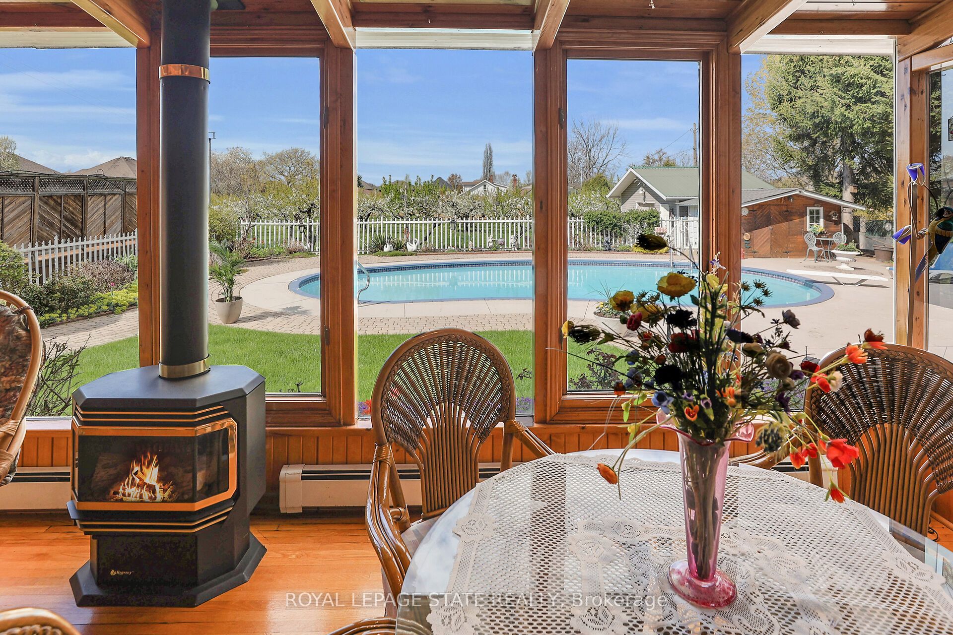 280a Main Street W Property Photo 27