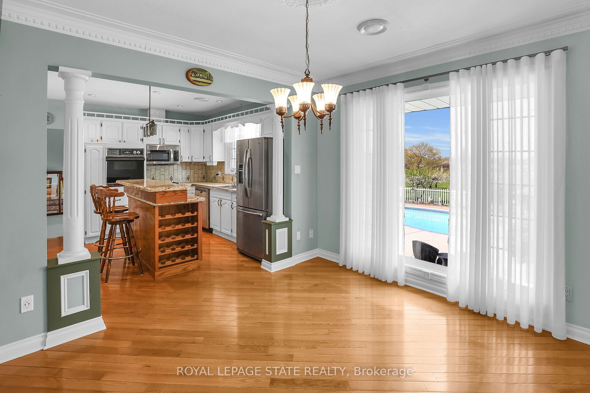 280a Main Street W Property Photo 32