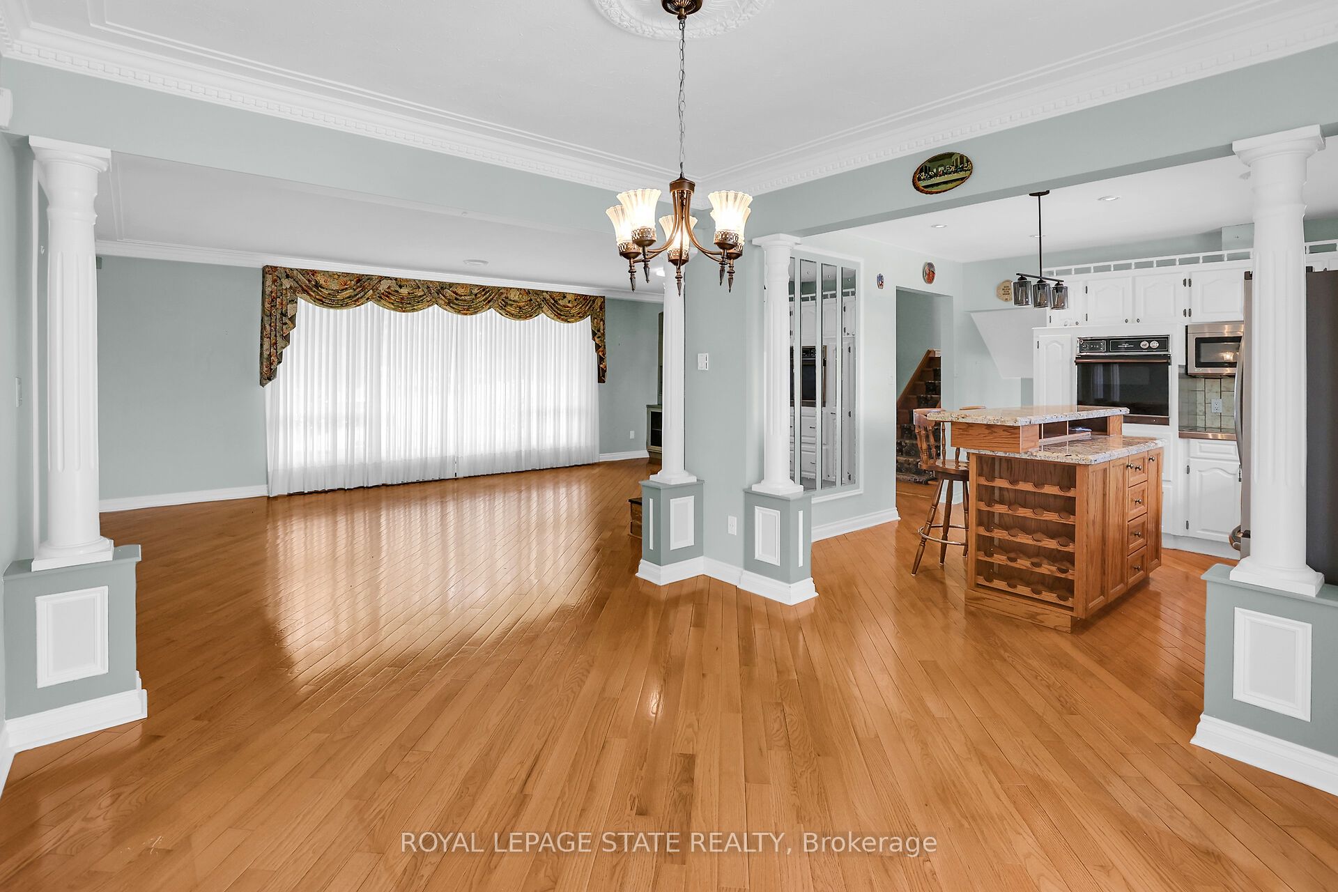 280a Main Street W Property Photo 33