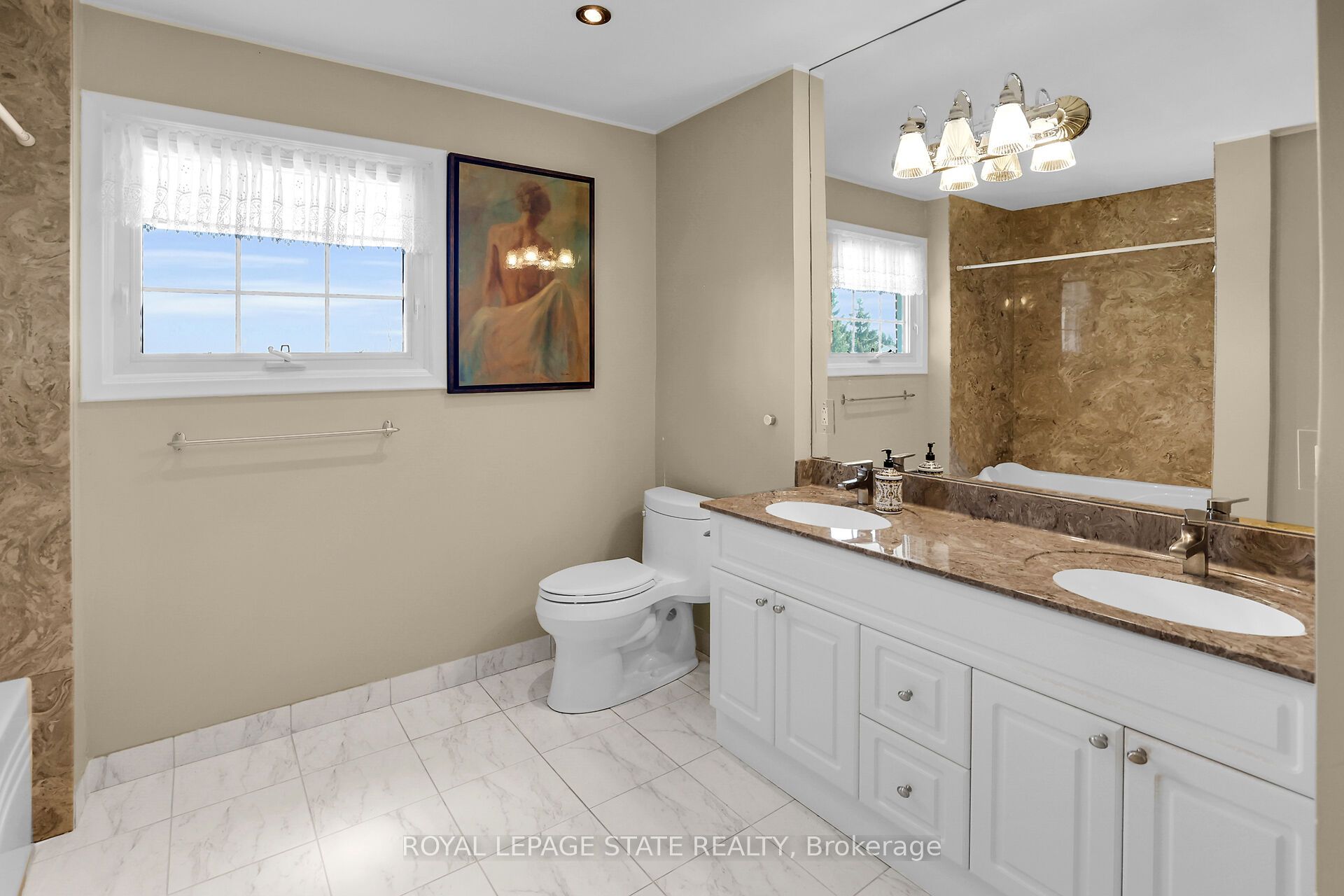 280a Main Street W Property Photo 43