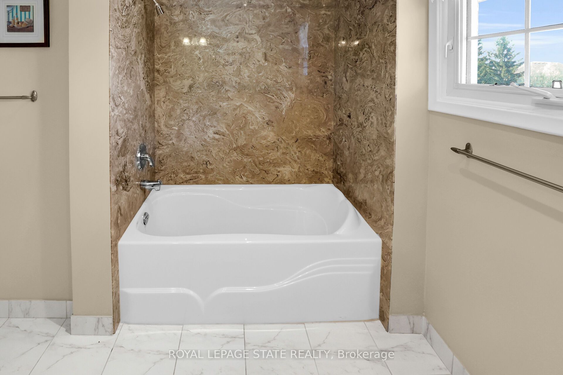 280a Main Street W Property Photo 44