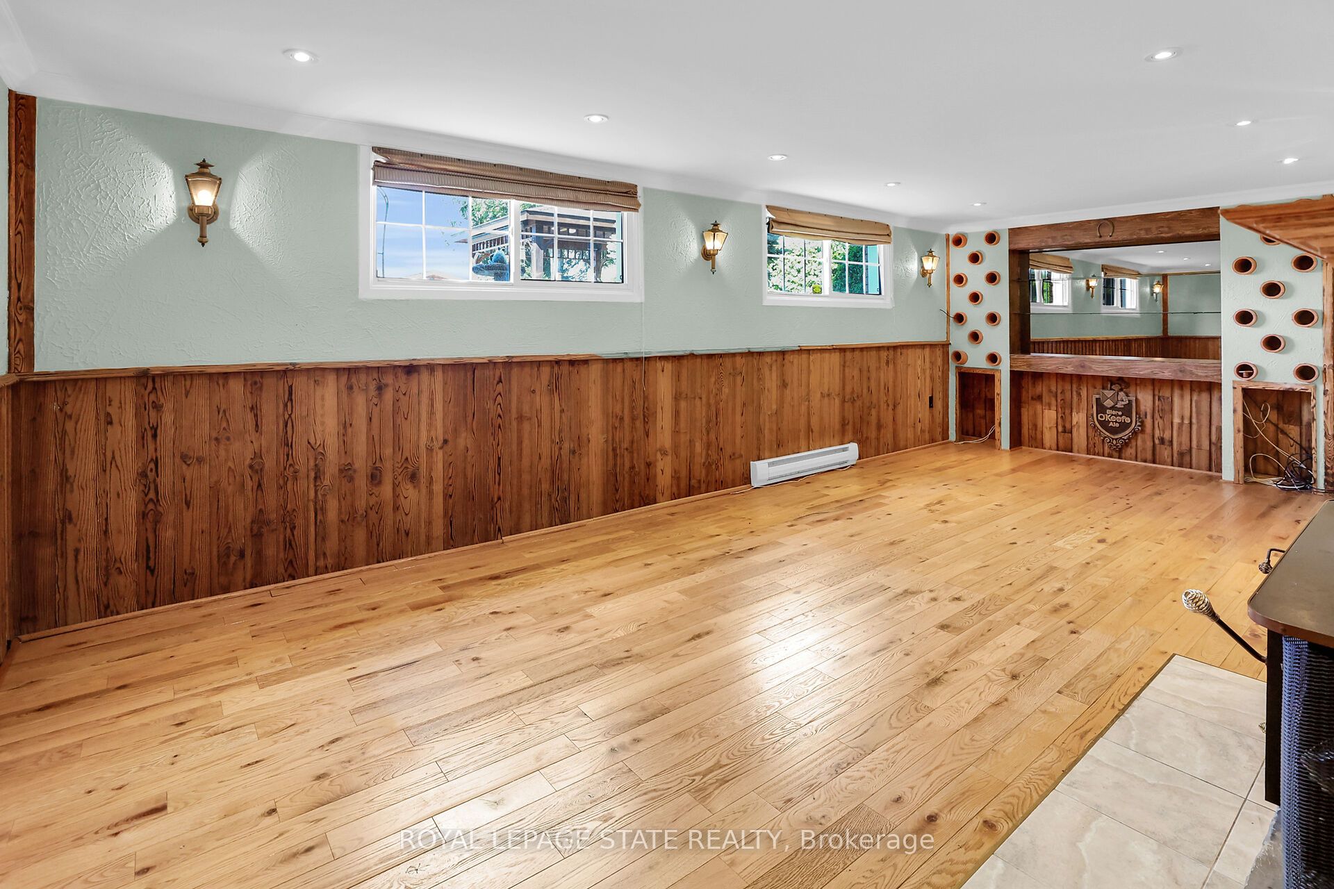 280a Main Street W Property Photo 46