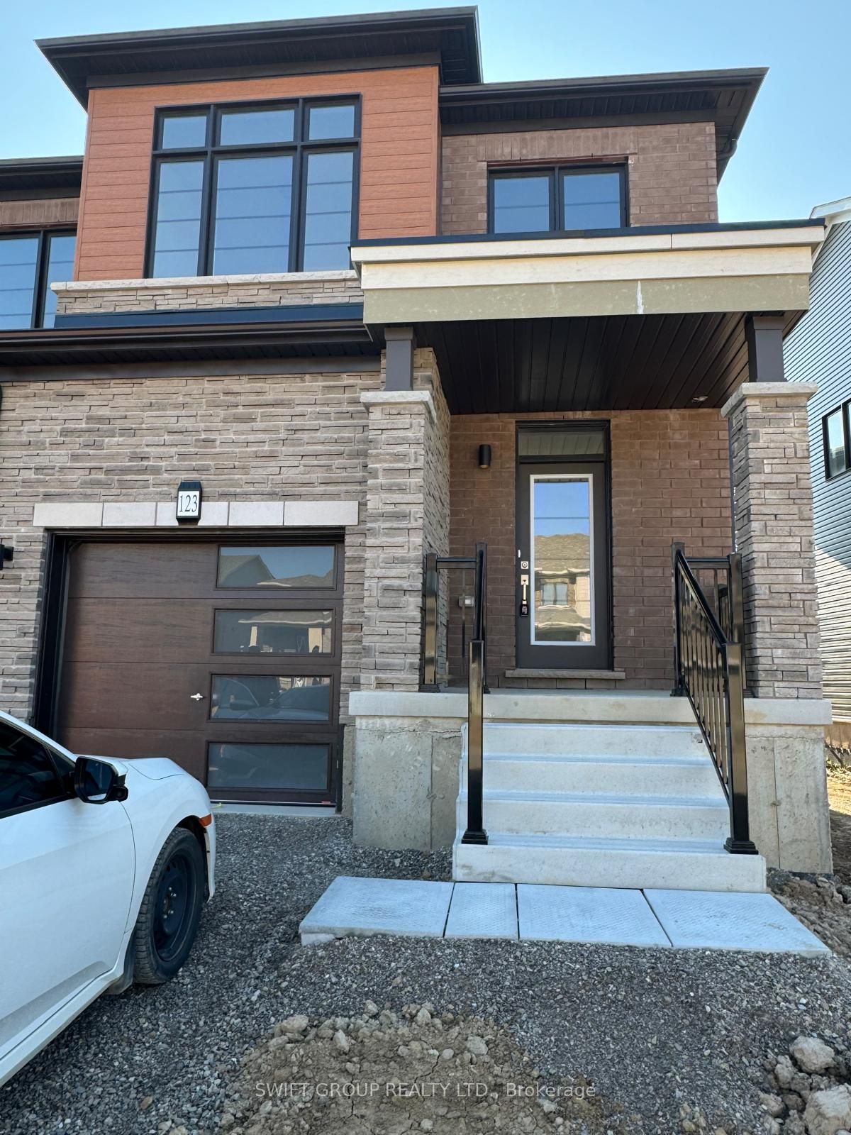 123 Granville Crescent Property Photo 1