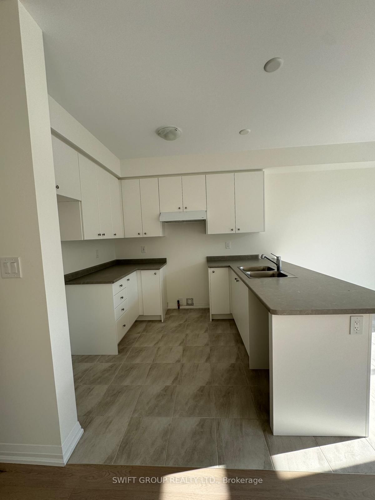 123 Granville Crescent Property Photo 4