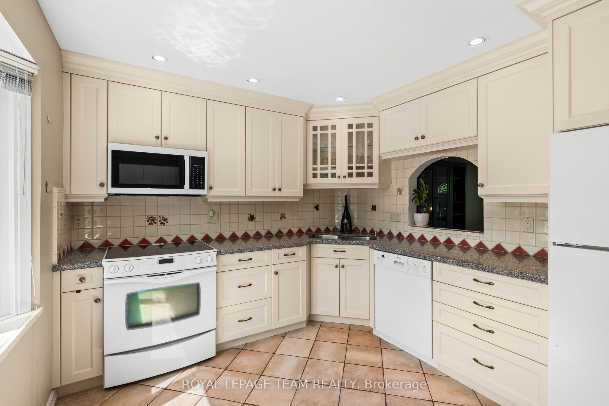 1011 Prince Of Wales Drive 4 Property Photo 5