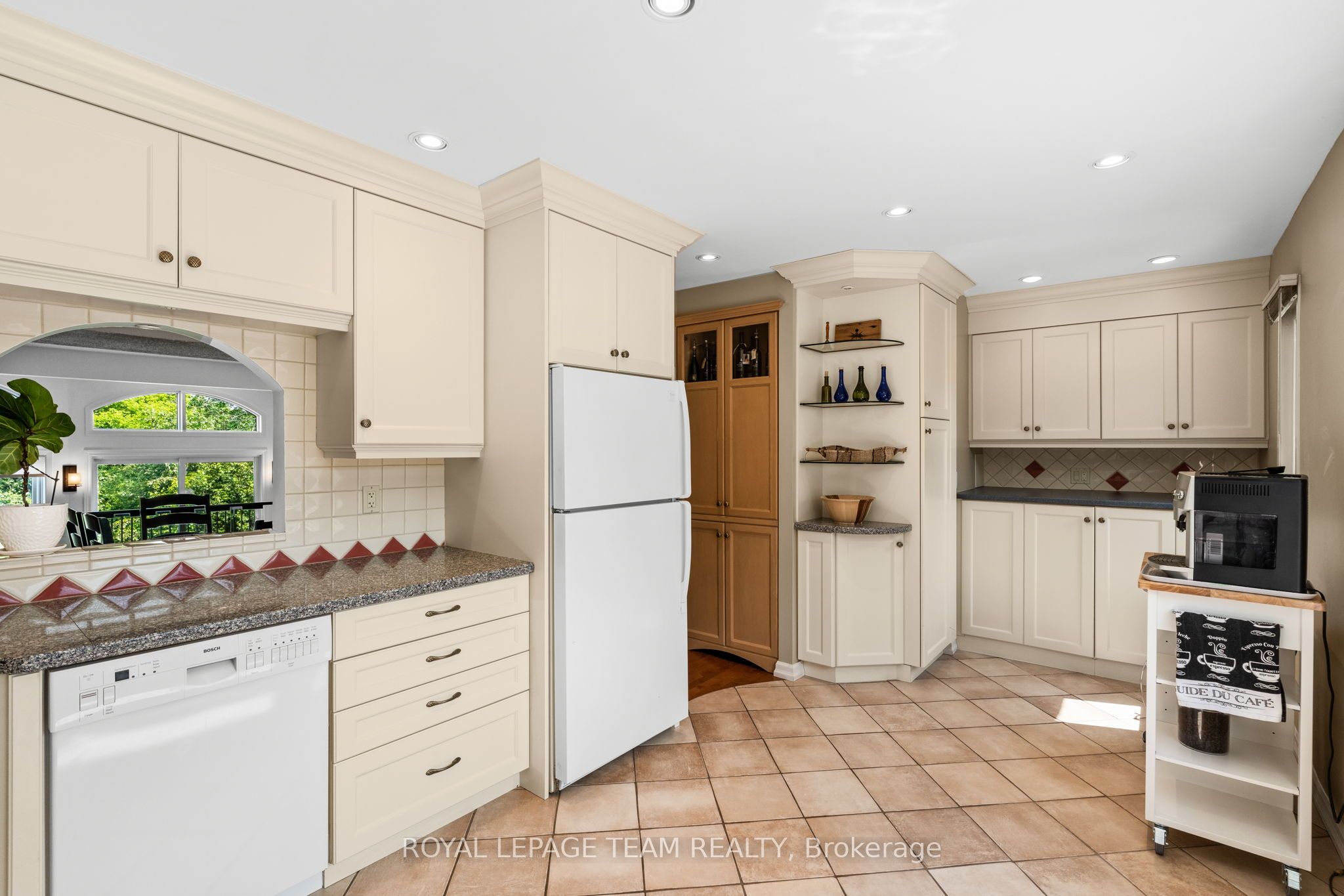 1011 Prince Of Wales Drive 4 Property Photo 6