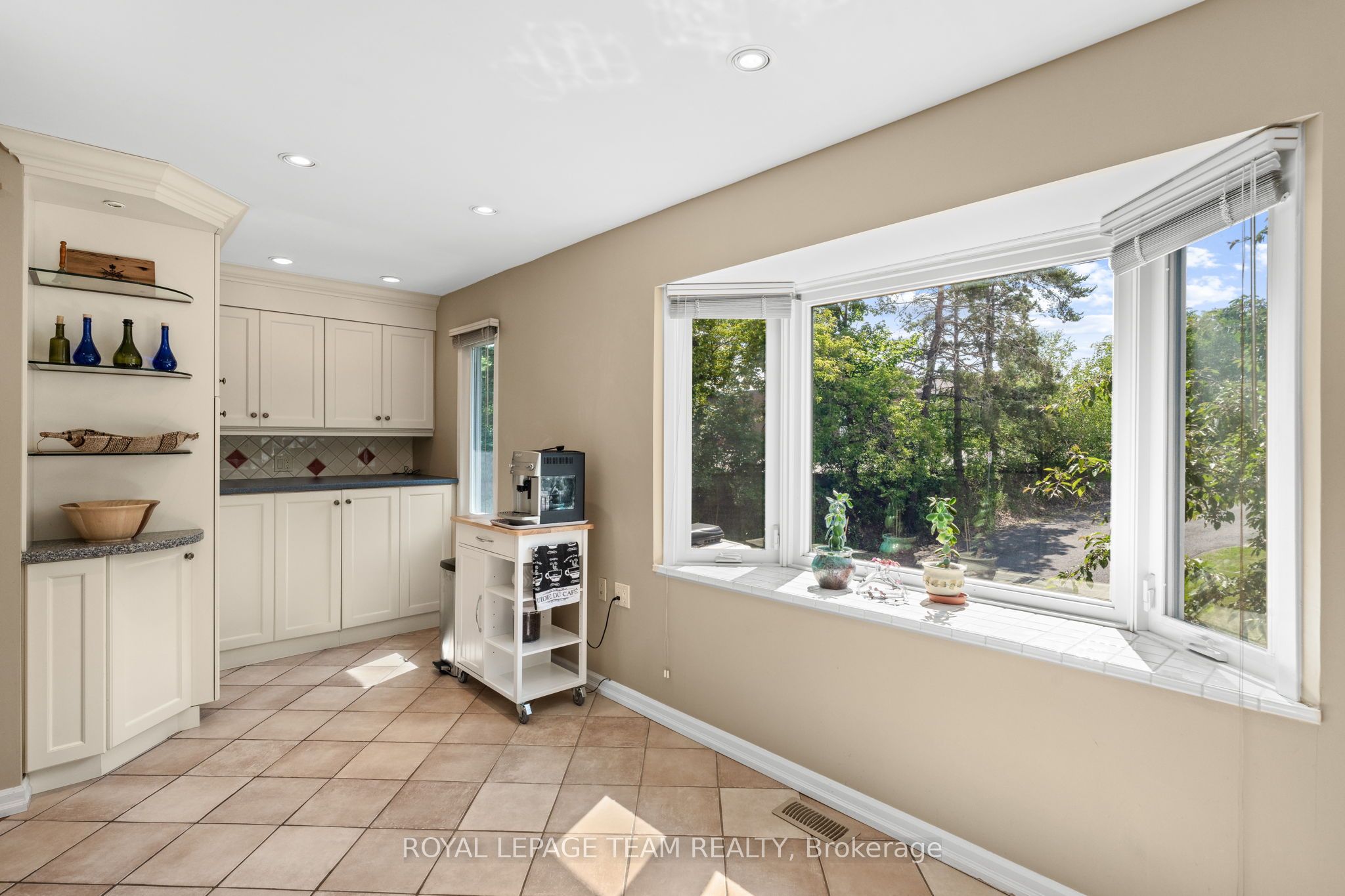 1011 Prince Of Wales Drive 4 Property Photo 7