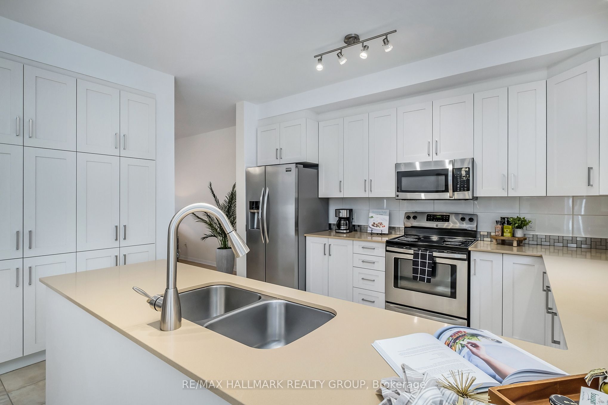 50 Queen Victoria Street Property Photo 10