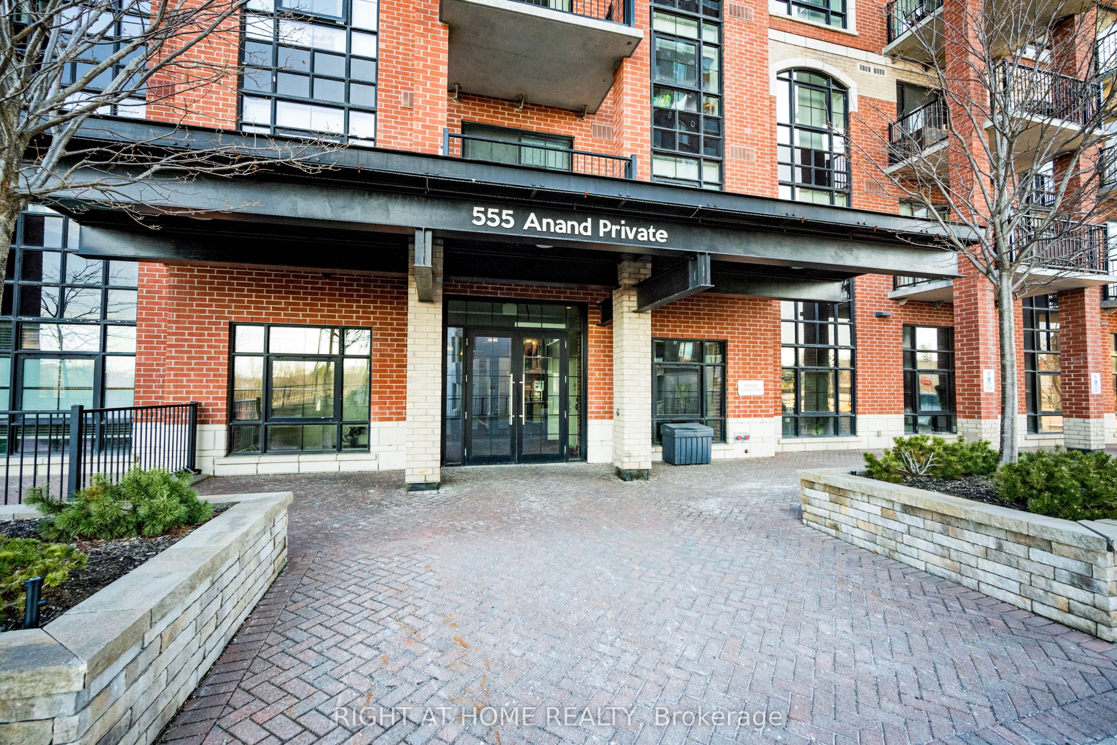 #911 - 555 Anand Private Property Photo 1