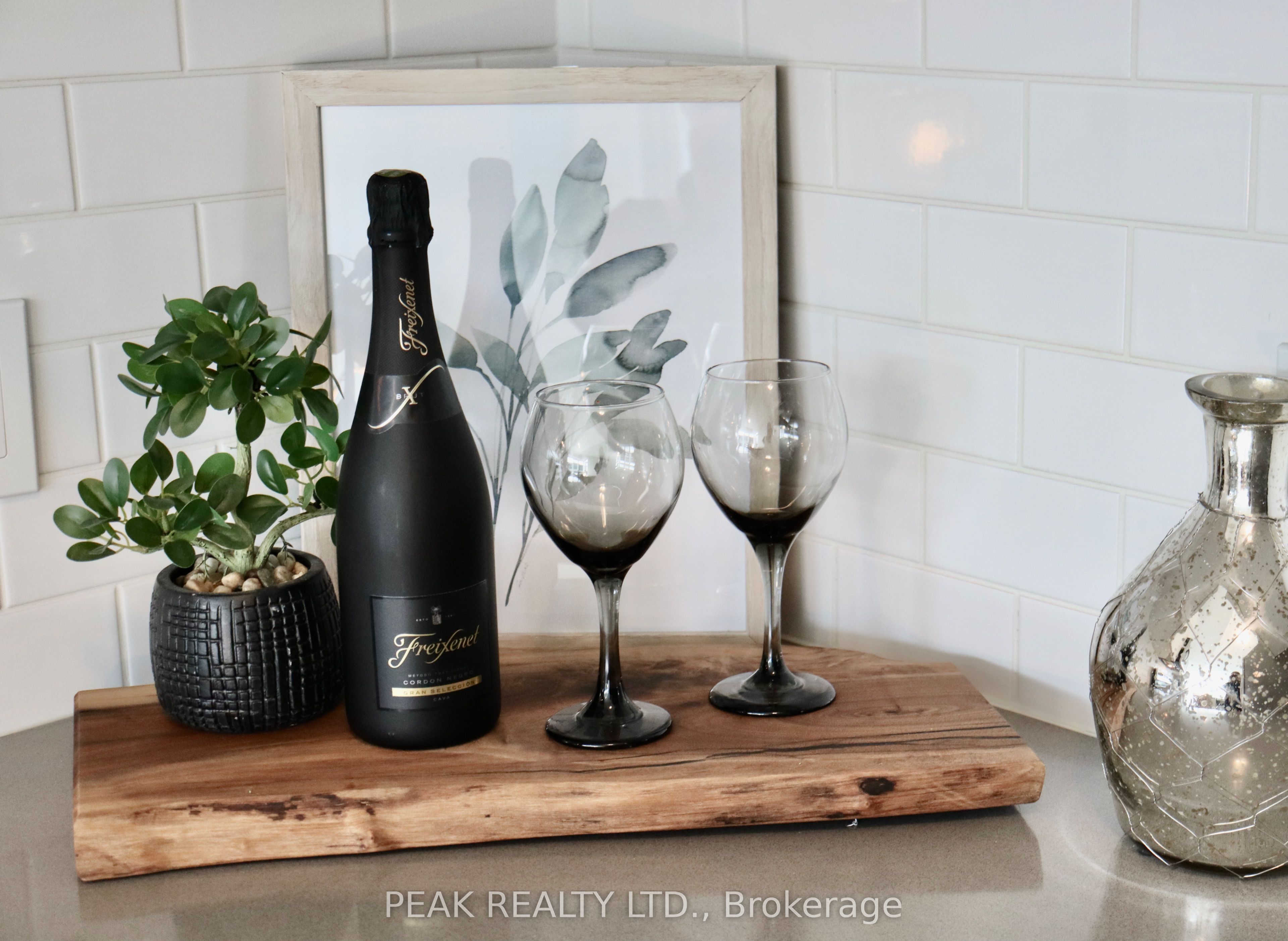 108 Garment Street 903 Property Photo 14