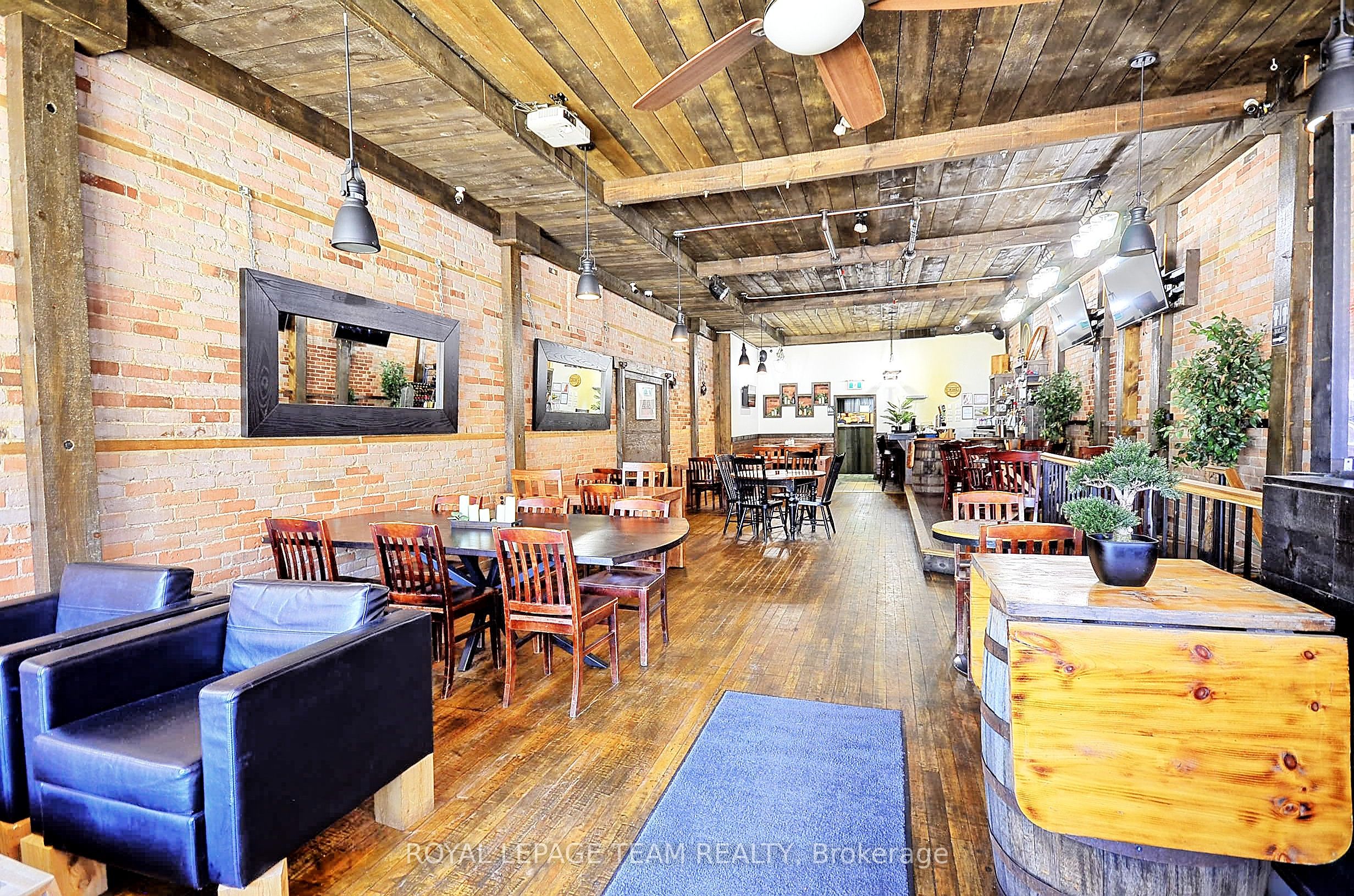 26 Elgin Street W Property Photo 3