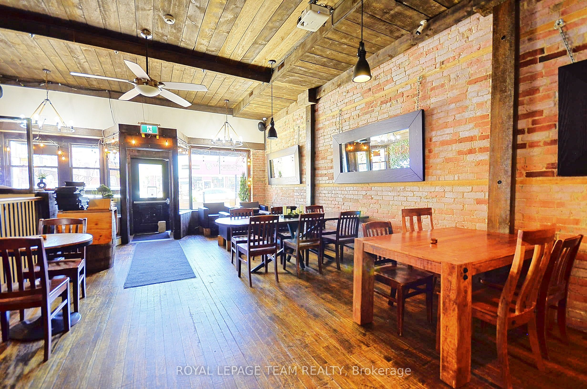 26 Elgin Street W Property Photo 8