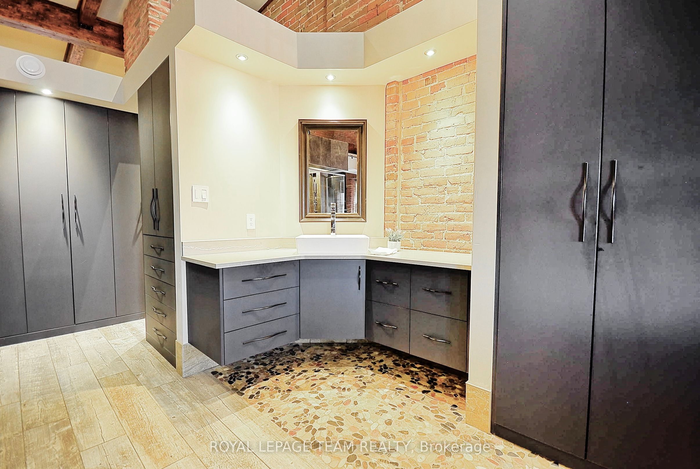 26 Elgin Street W Property Photo 44