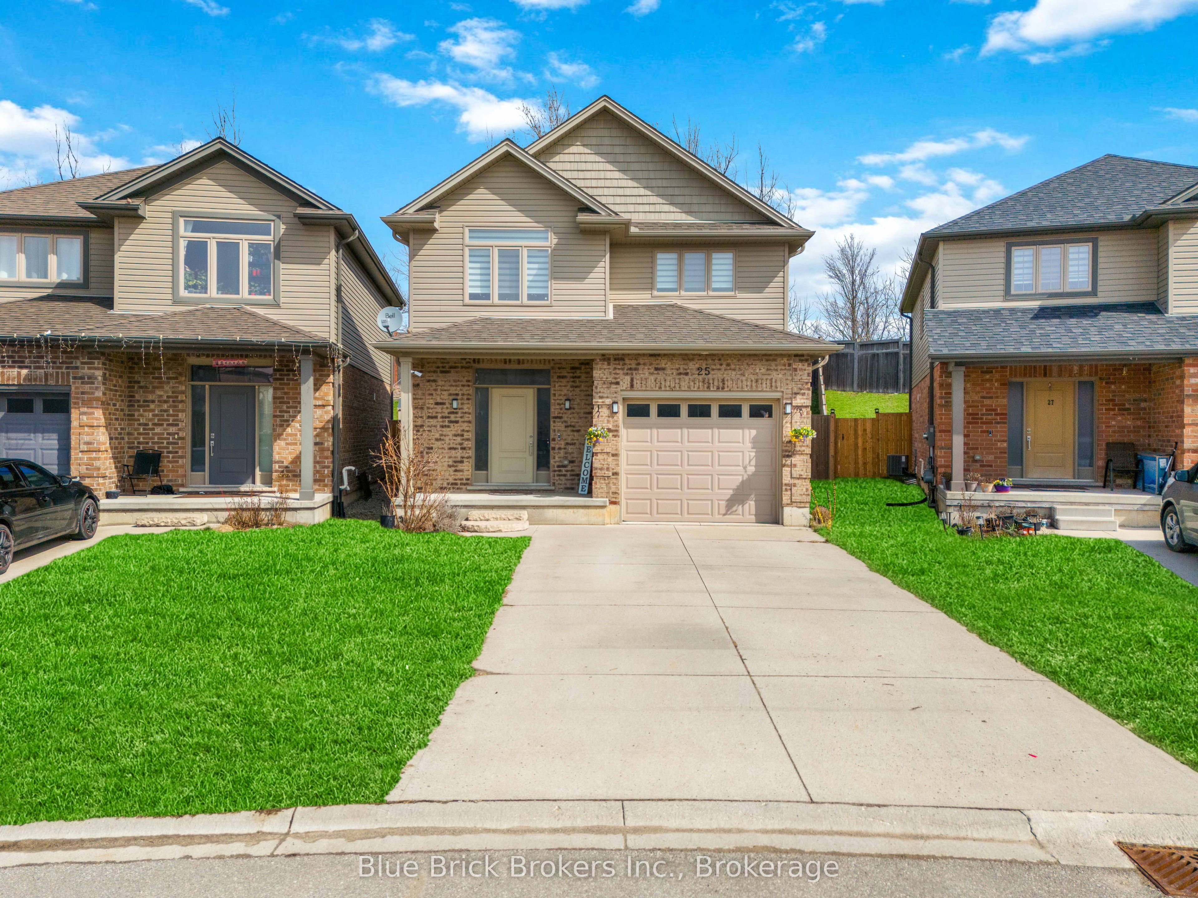 25 Queensway Drive Property Photo 1