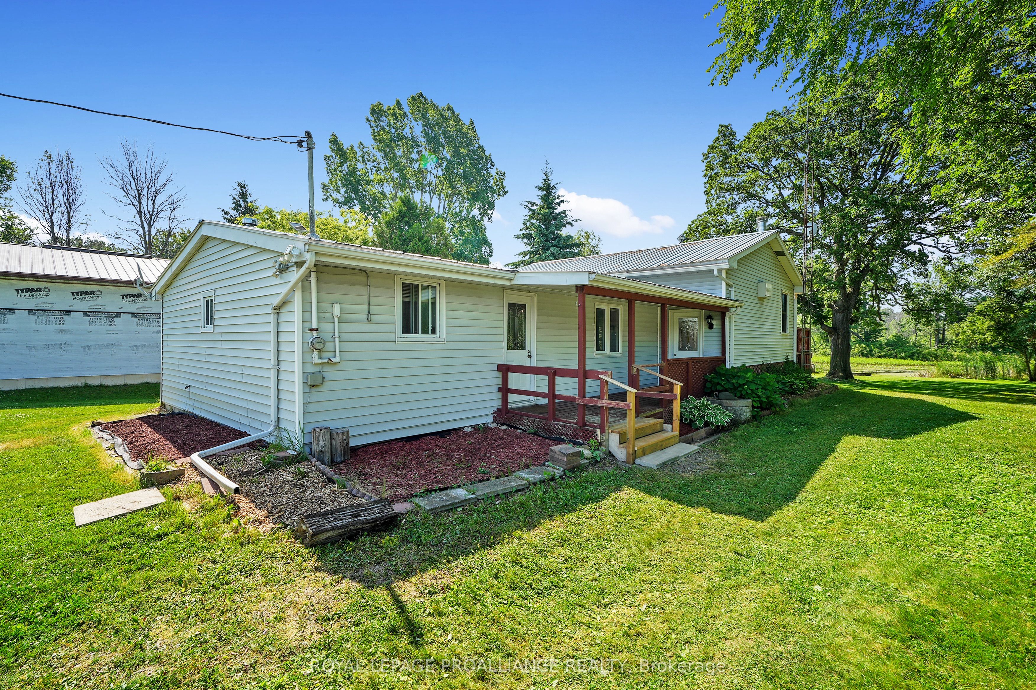 1827 2nd Line E Property Photo 1