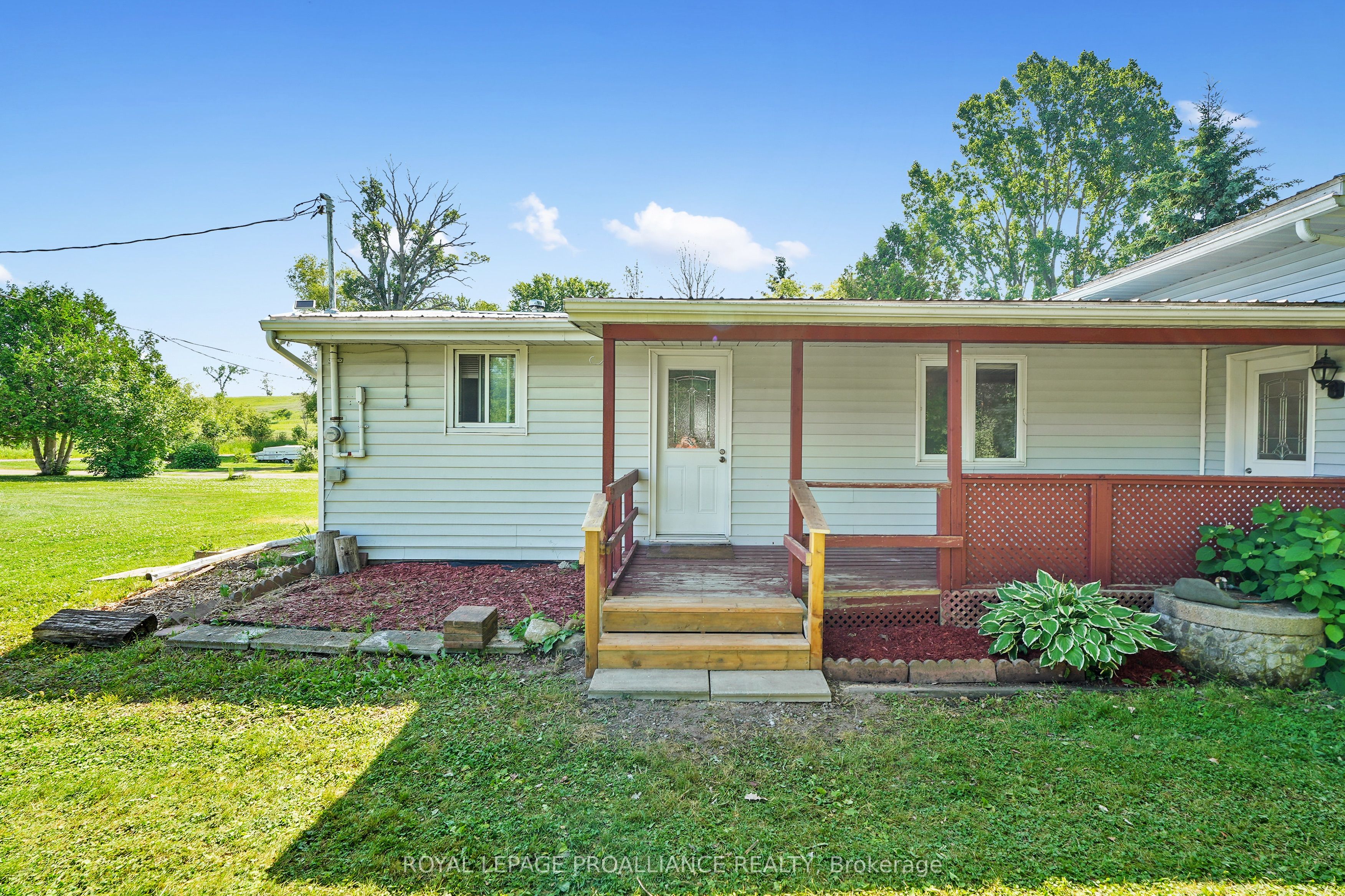 1827 2nd Line E Property Photo 2
