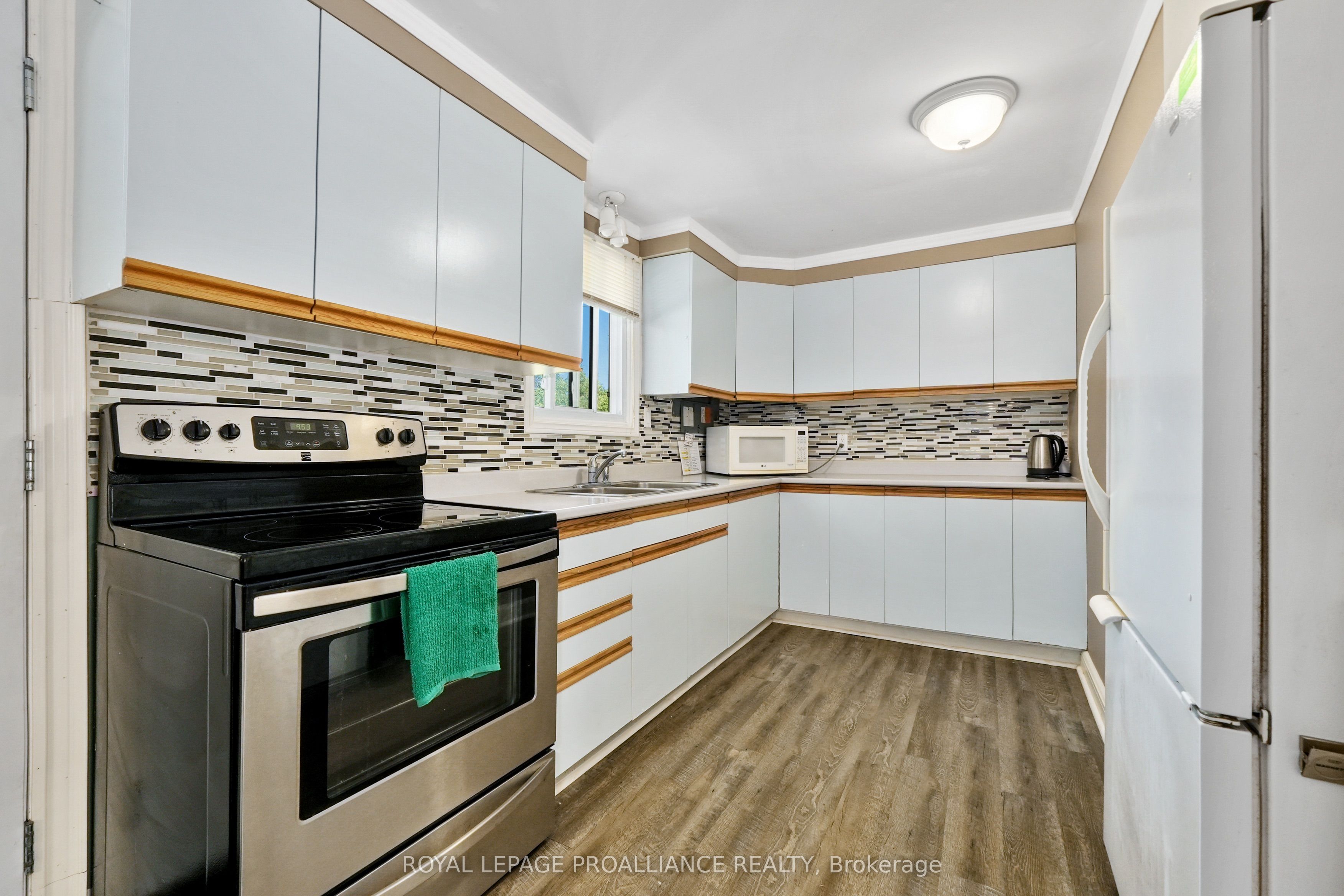 1827 2nd Line E Property Photo 6