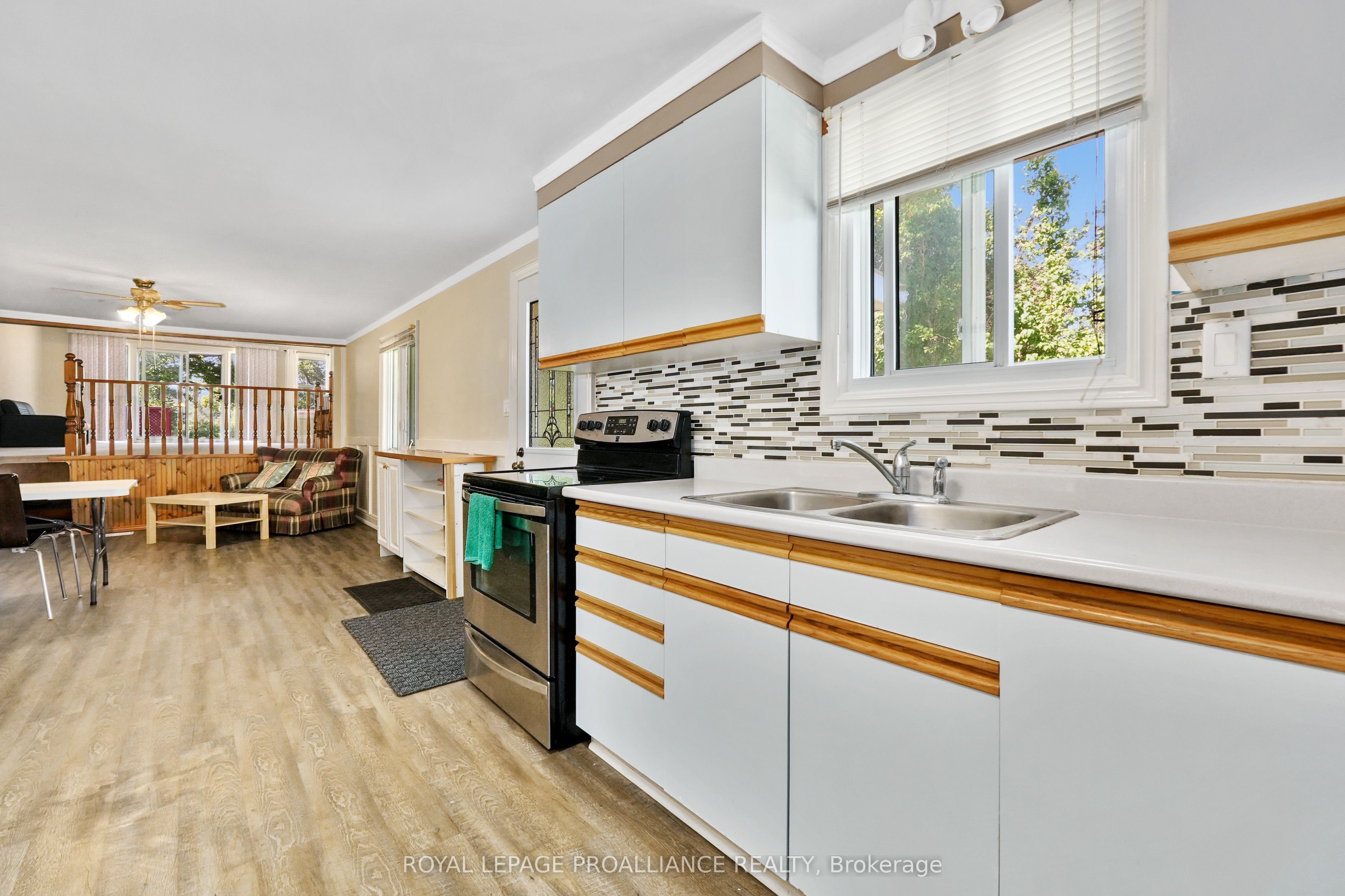 1827 2nd Line E Property Photo 7
