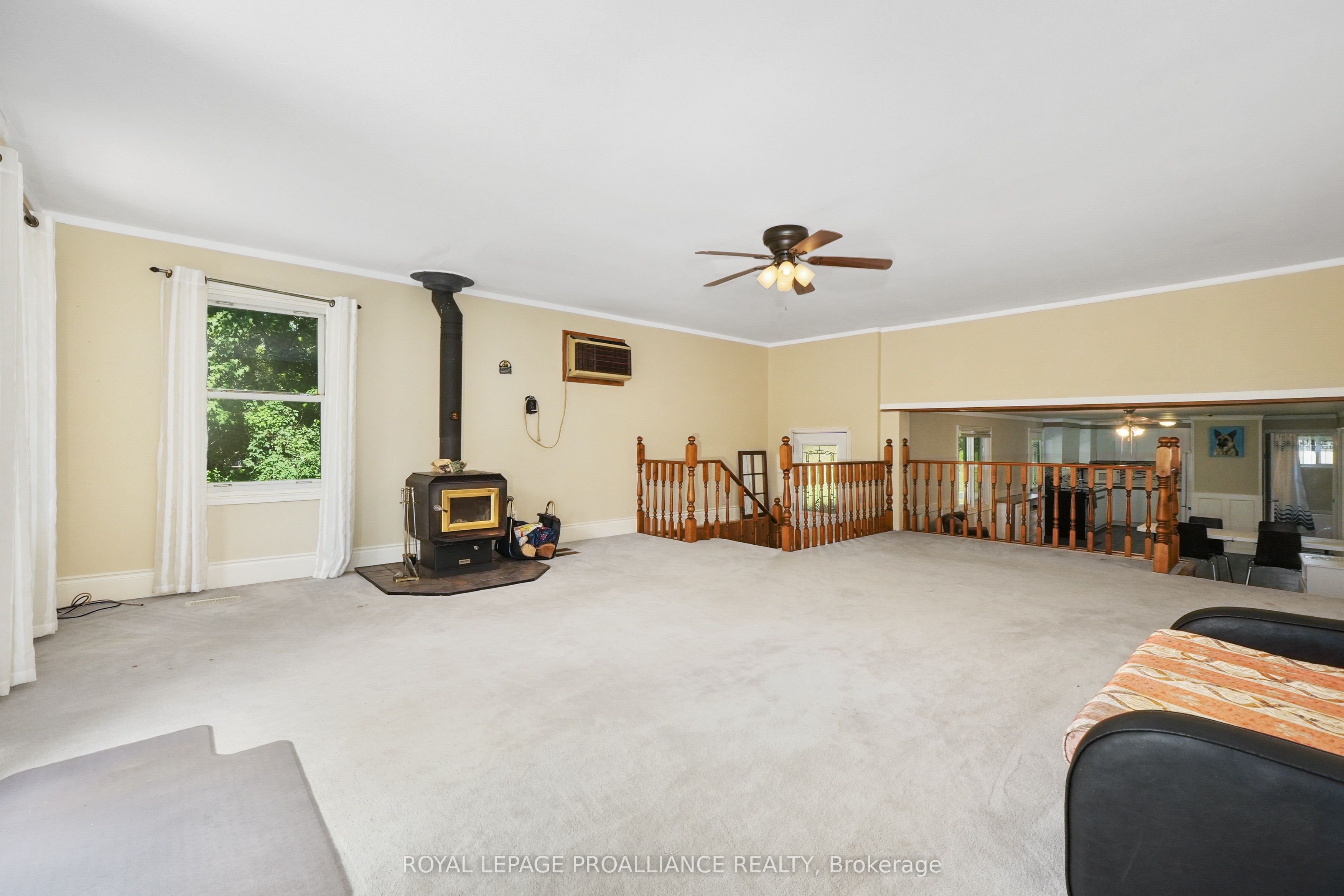 1827 2nd Line E Property Photo 11