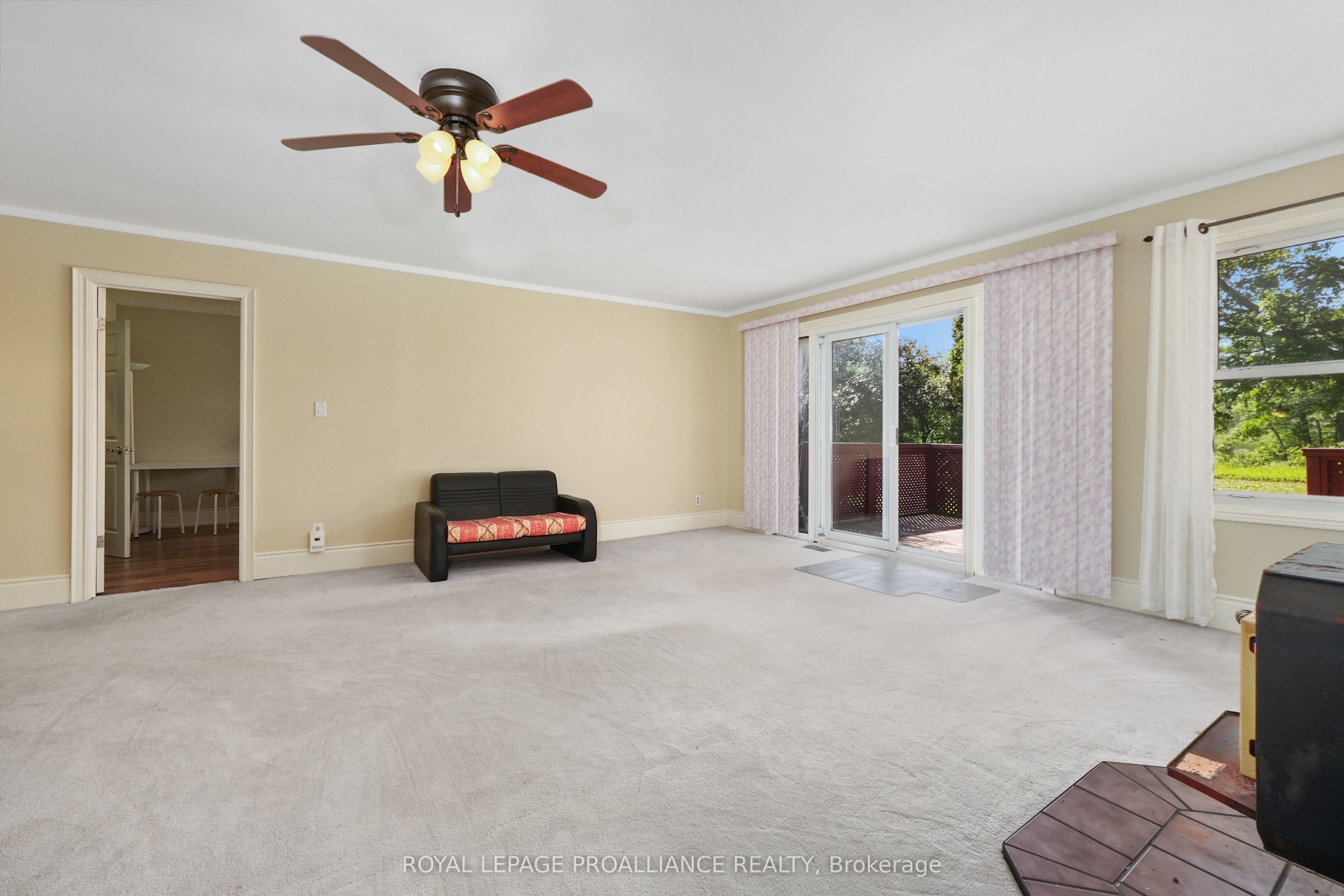 1827 2nd Line E Property Photo 12